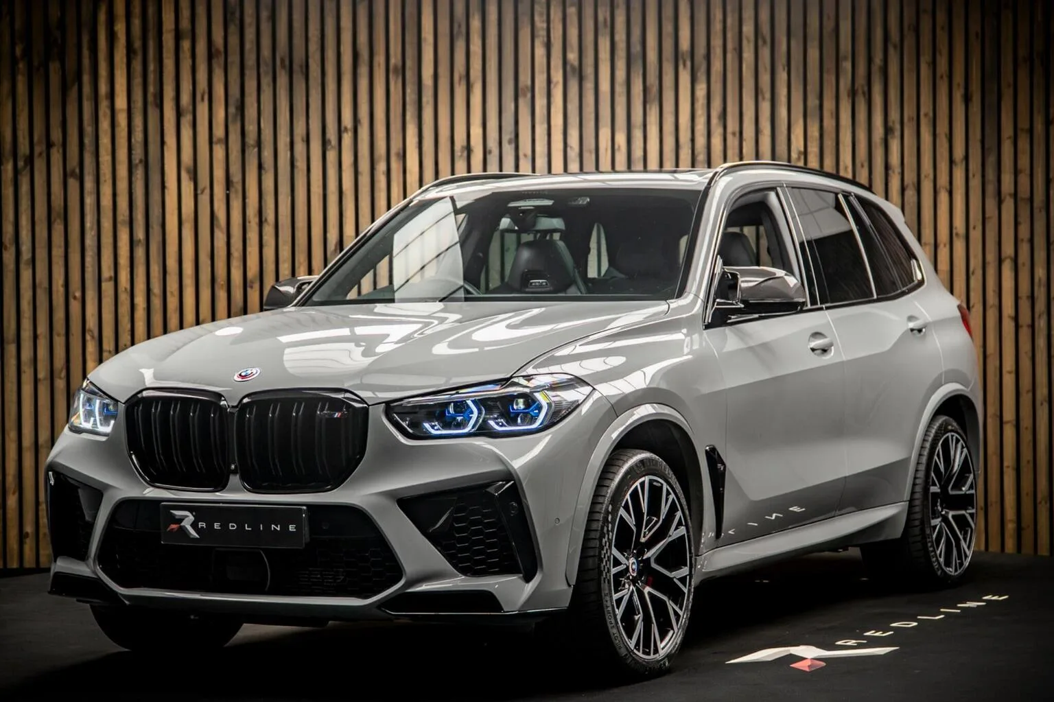 2022 BMW X5 M Competition angeboten von einem Fachhändler in Knaresborough, Vereinigtes Königreich, Hauptfoto