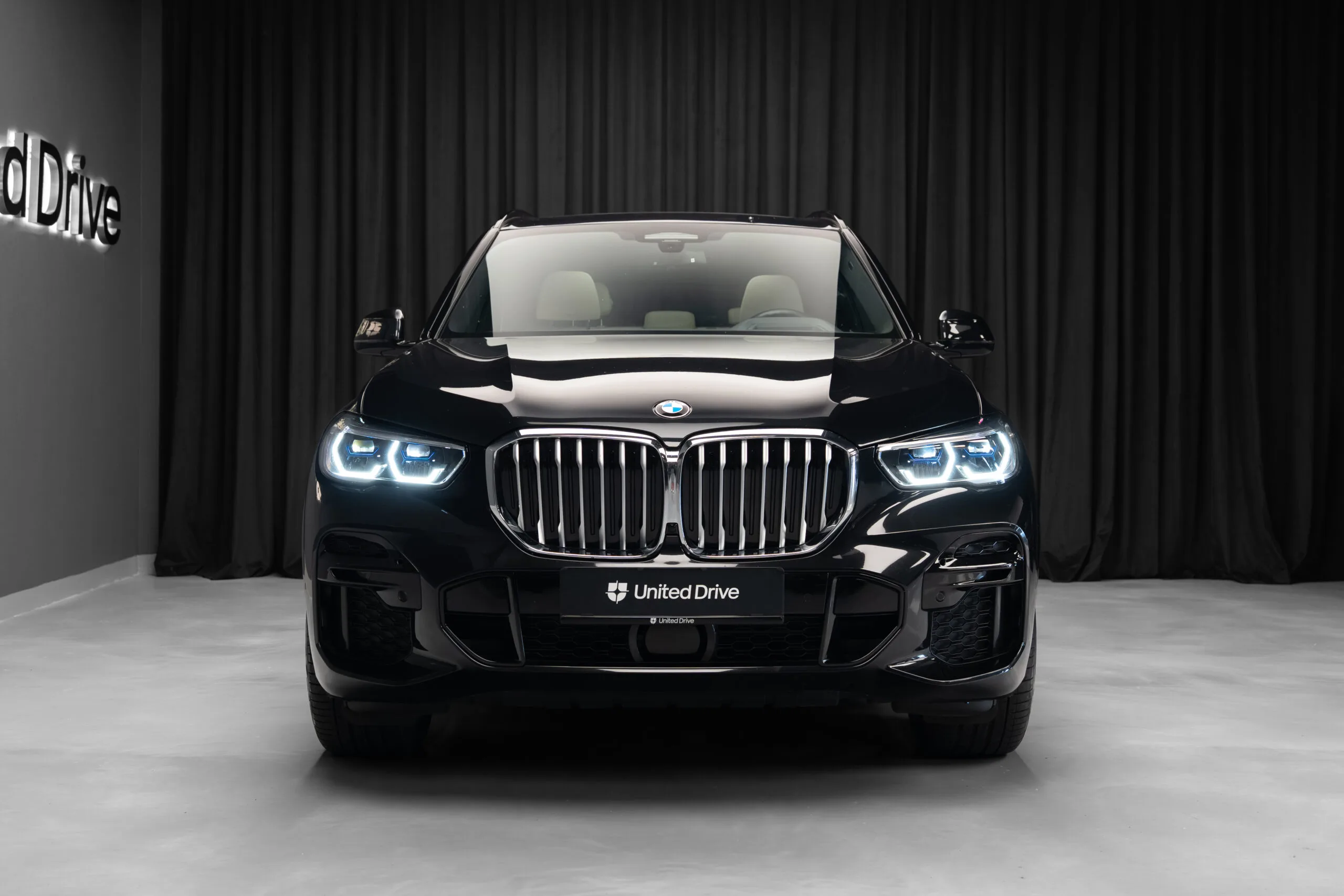 2022 BMW X5 xDrive30d M Sport, 2/30