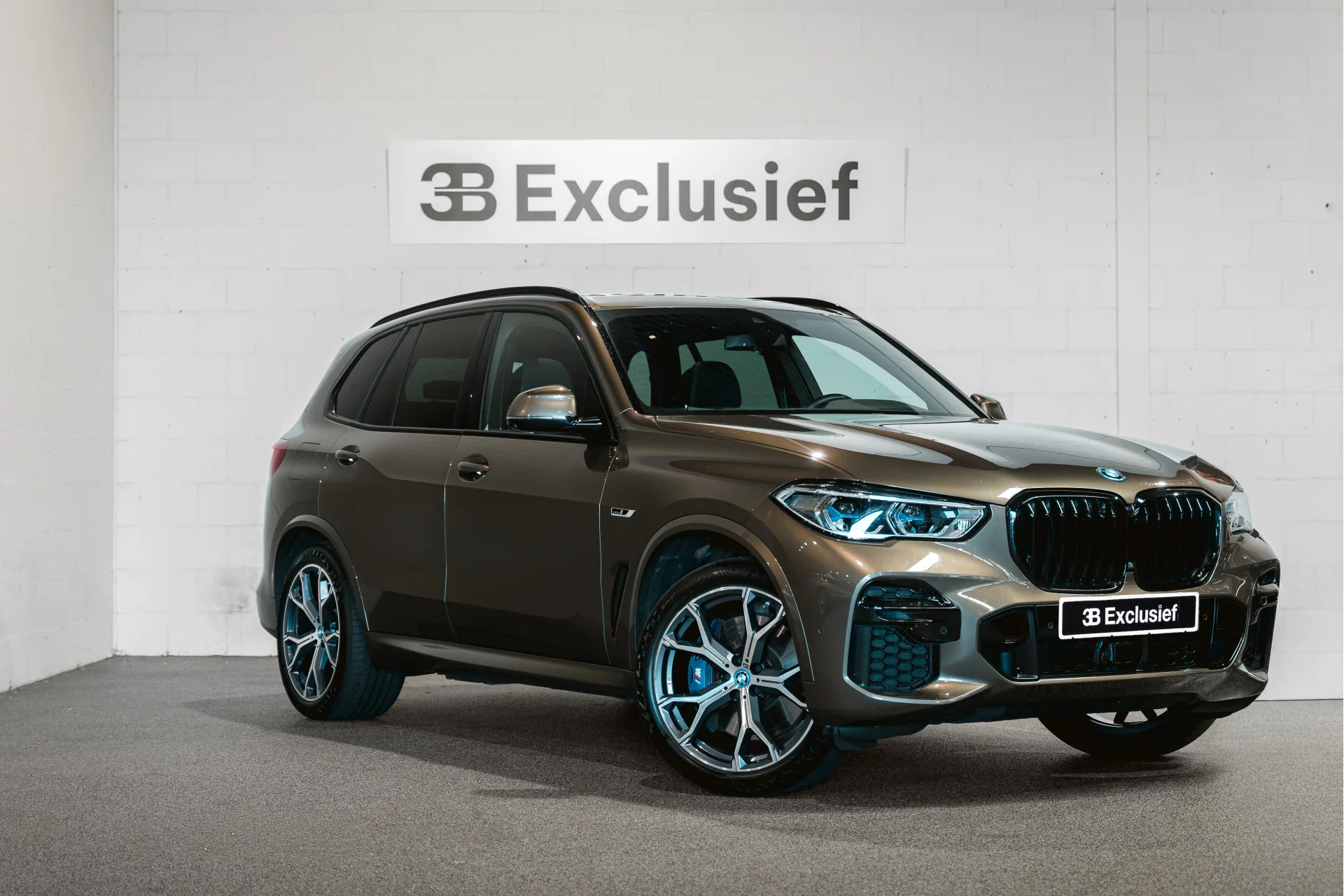 2022 BMW X5 xDrive45e M Sport, 2/30