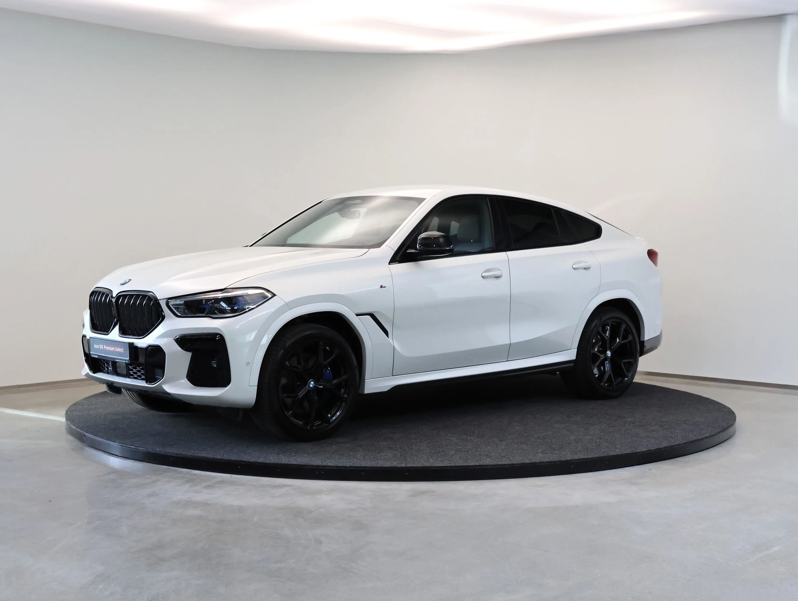 2022 BMW X6 xDrive40i M Sport offered by a specialist dealer in Tallinn, Estonia, main photo