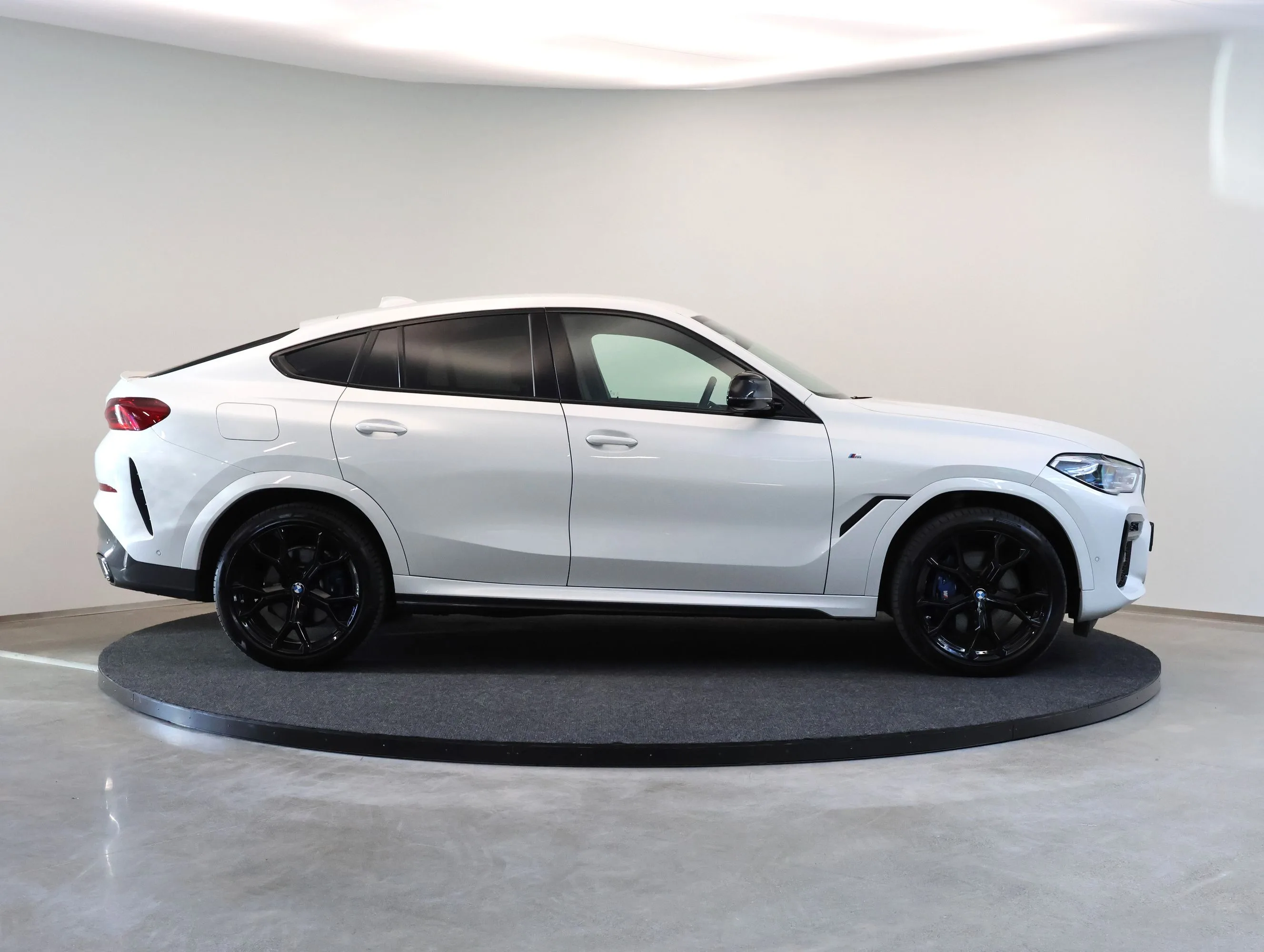 2022 BMW X6 xDrive40i M Sport, 6/23