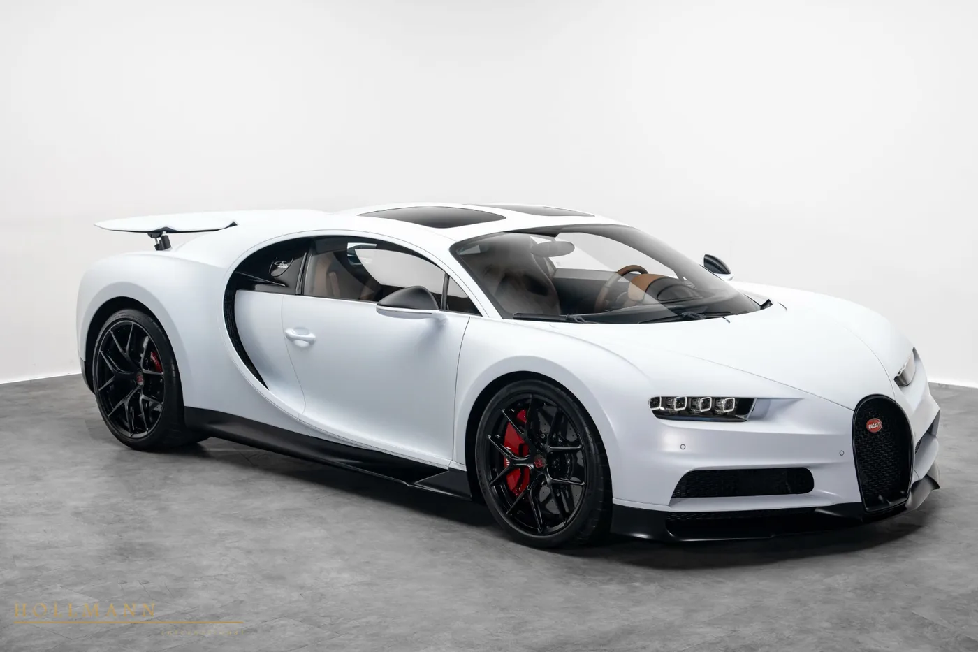 2022 Bugatti Chiron Sport offered by a specialist dealer in Stuhr, Germany, photo 2 of 8