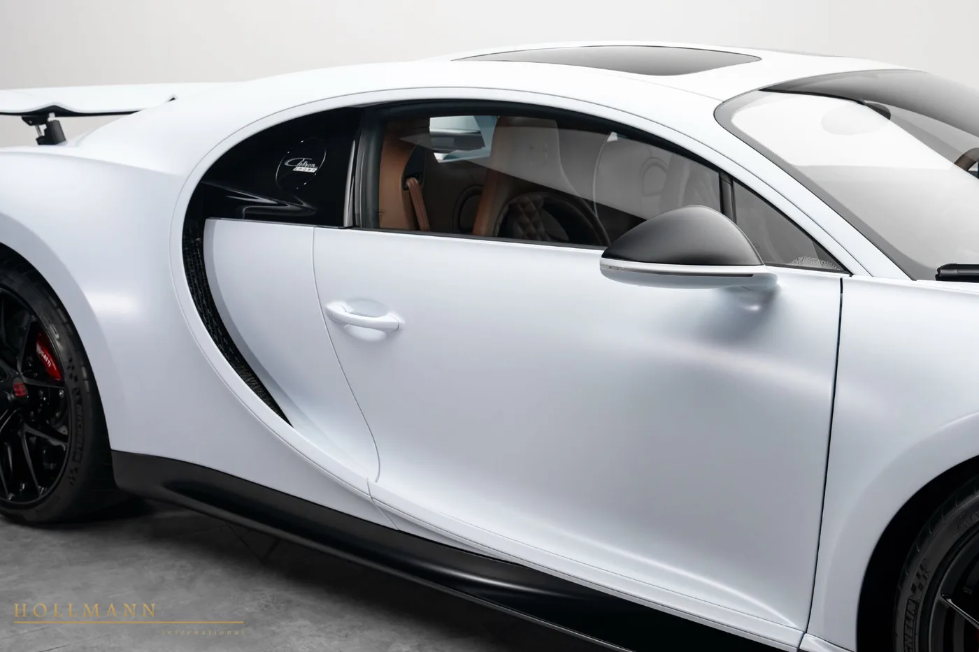 2022 Bugatti Chiron Sport offered by a specialist dealer in Stuhr, Germany, photo 8 of 8