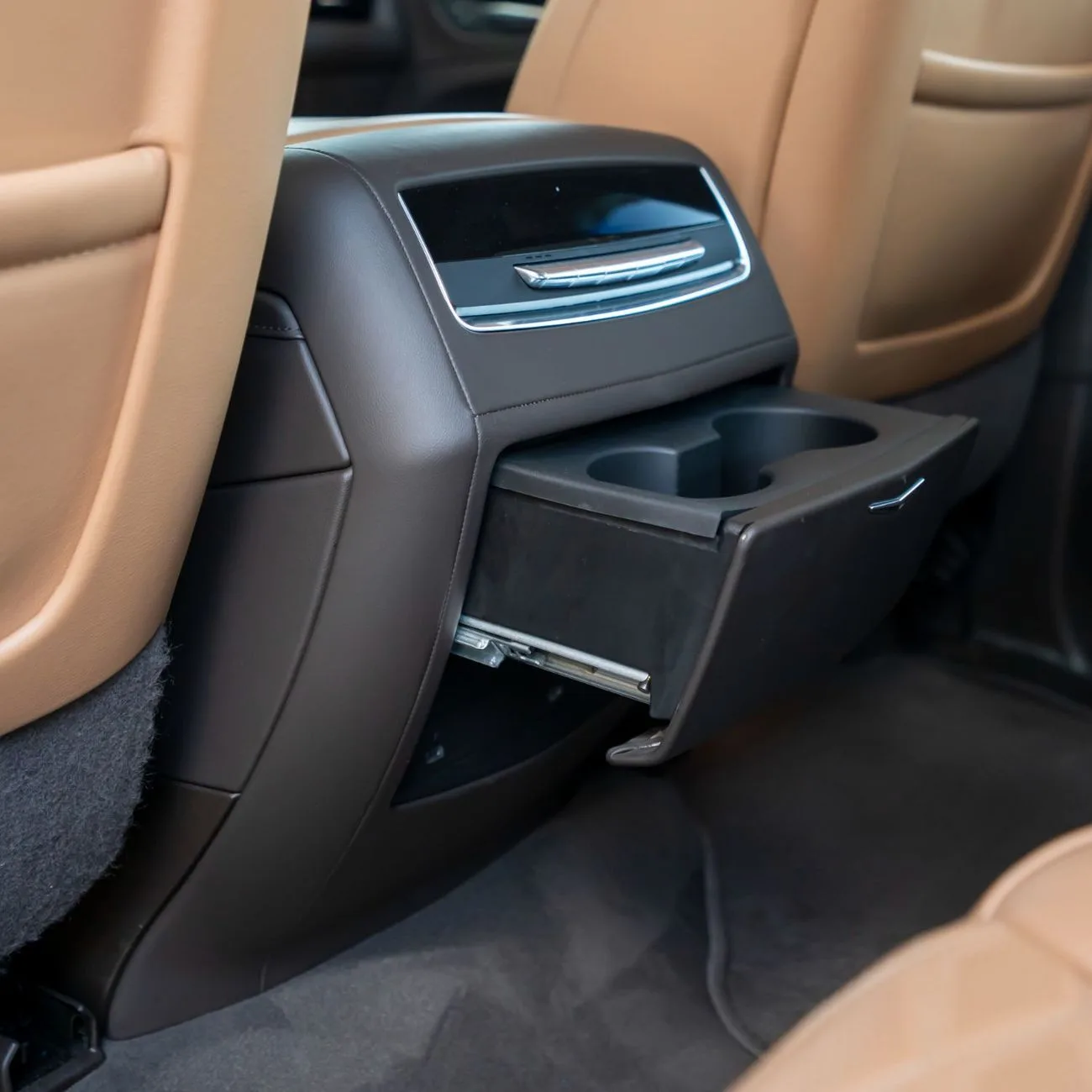 2022 Cadillac Escalade Sport Platinum offered by a specialist dealer in Dubai, United Arab Emirates, photo 11 of 19