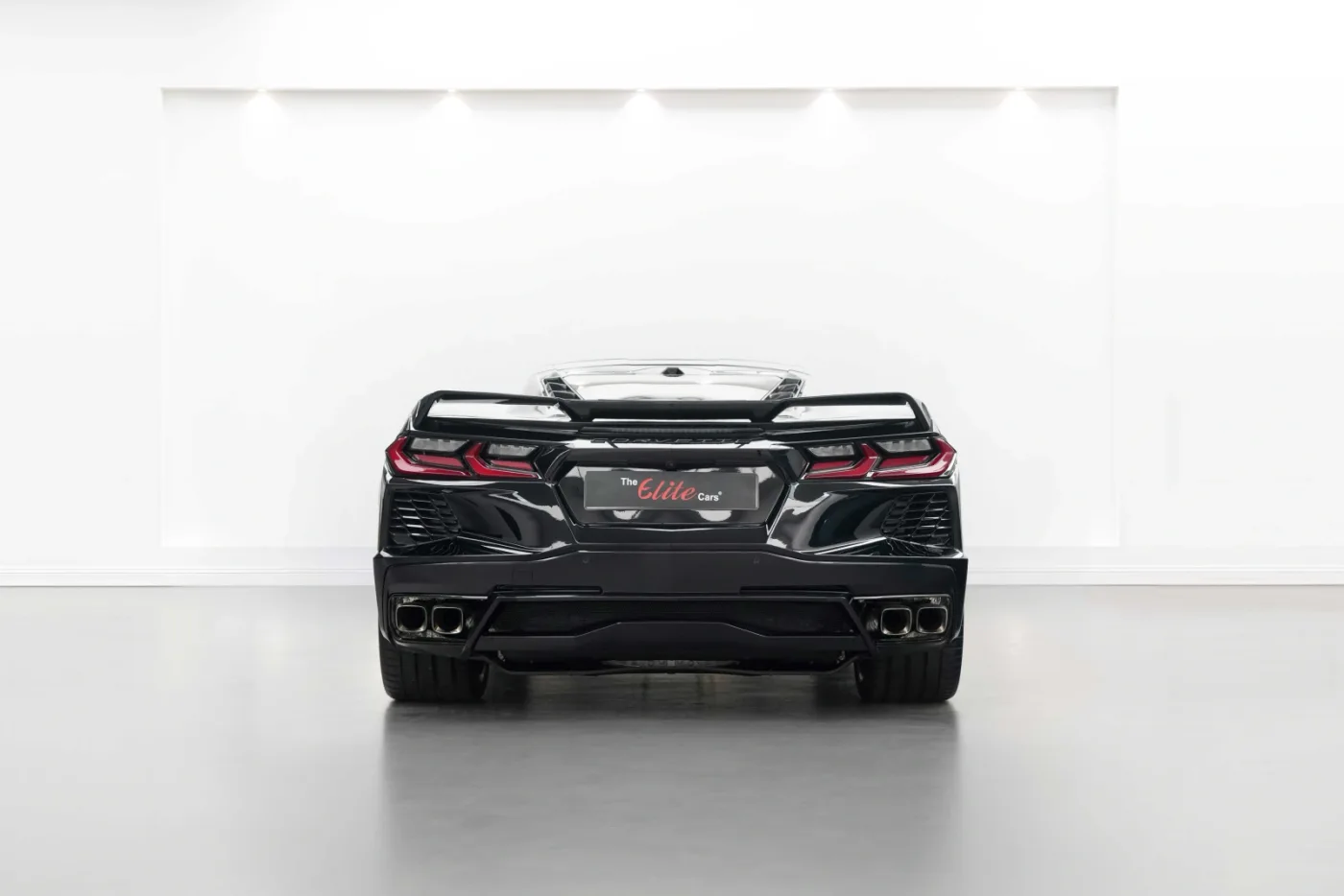 2022 Chevrolet Corvette Stingray offered by a specialist dealer in Dubai, United Arab Emirates, photo 4 of 10