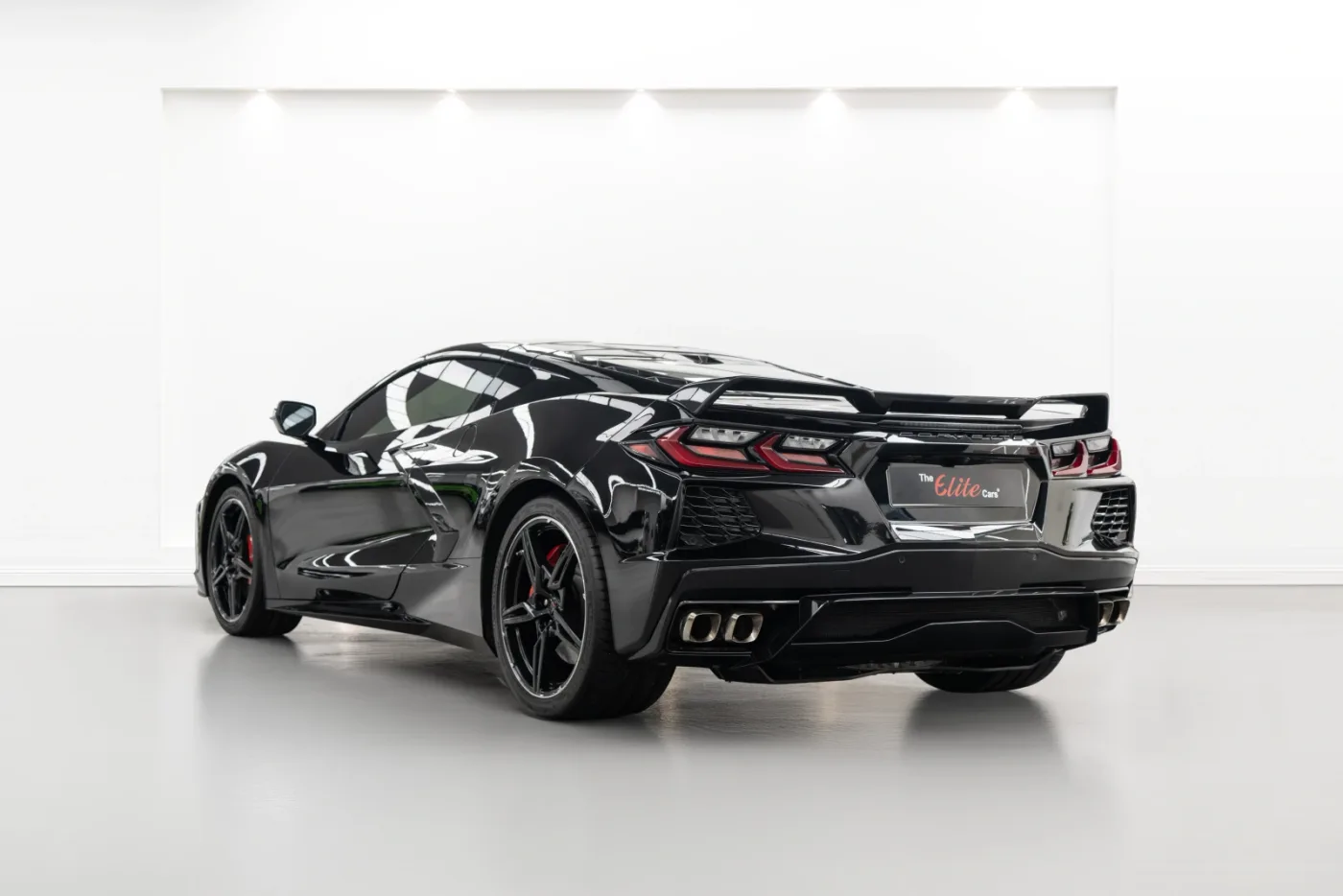 2022 Chevrolet Corvette Stingray offered by a specialist dealer in Dubai, United Arab Emirates, photo 5 of 10