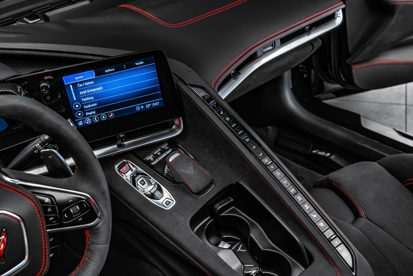 2022 Chevrolet Corvette Stingray 3LT proposée par un concessionnaire spécialisé à Ostrava, Tchéquie, photo 19 sur 25