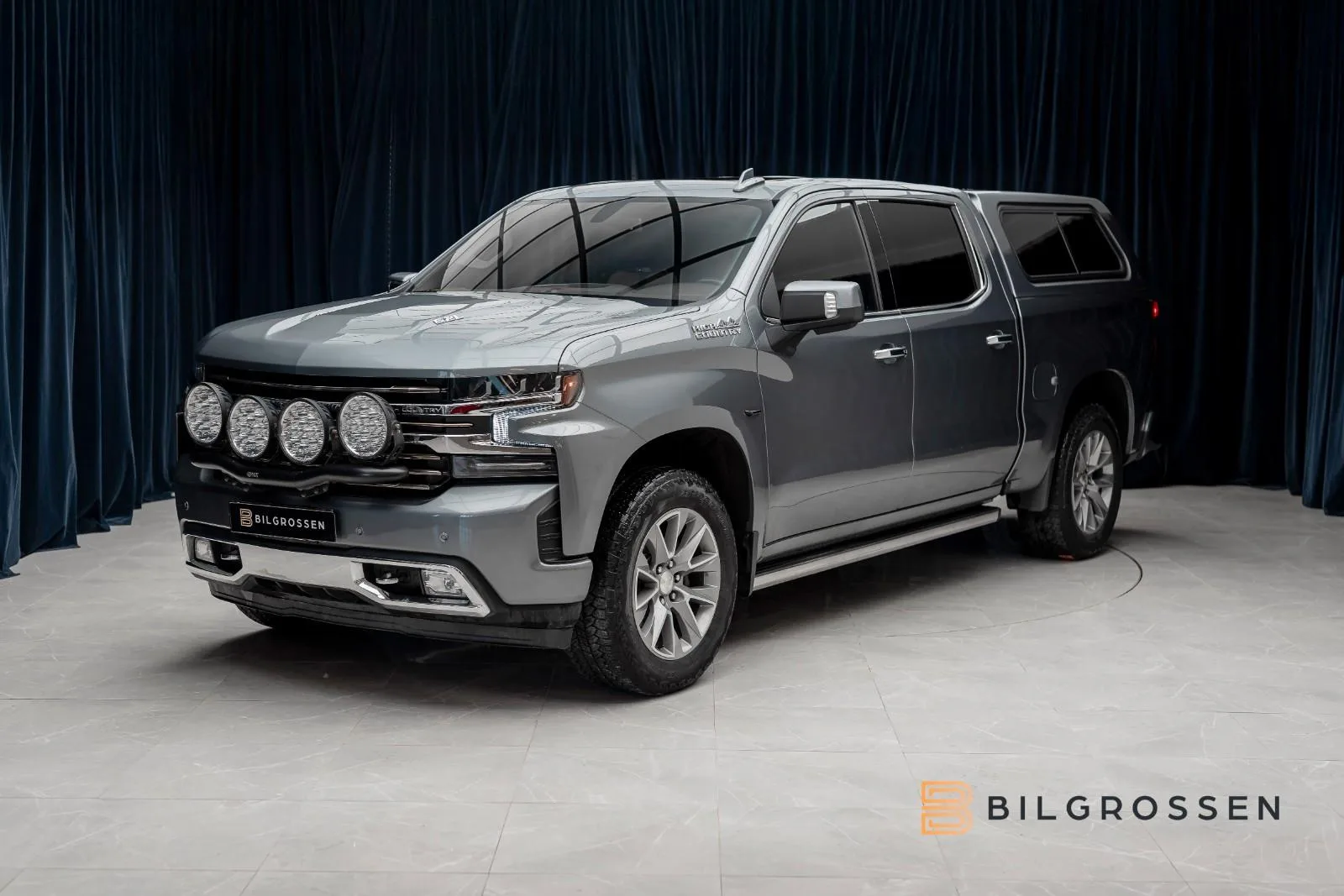 2022 Chevrolet Silverado High Country proposée par un concessionnaire spécialisé à Täby, Suède, photo principale