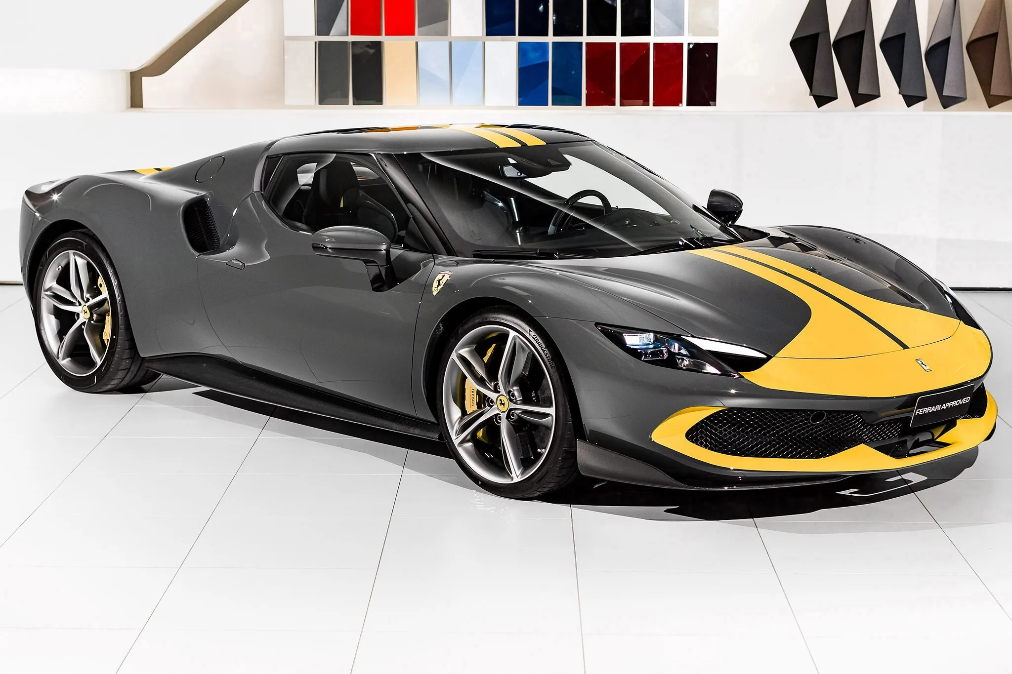 2022 Ferrari 296 GTB Assetto Fiorano proposée par un concessionnaire agréé Ferrari et Maserati à Arlöv, Suède, photo principale