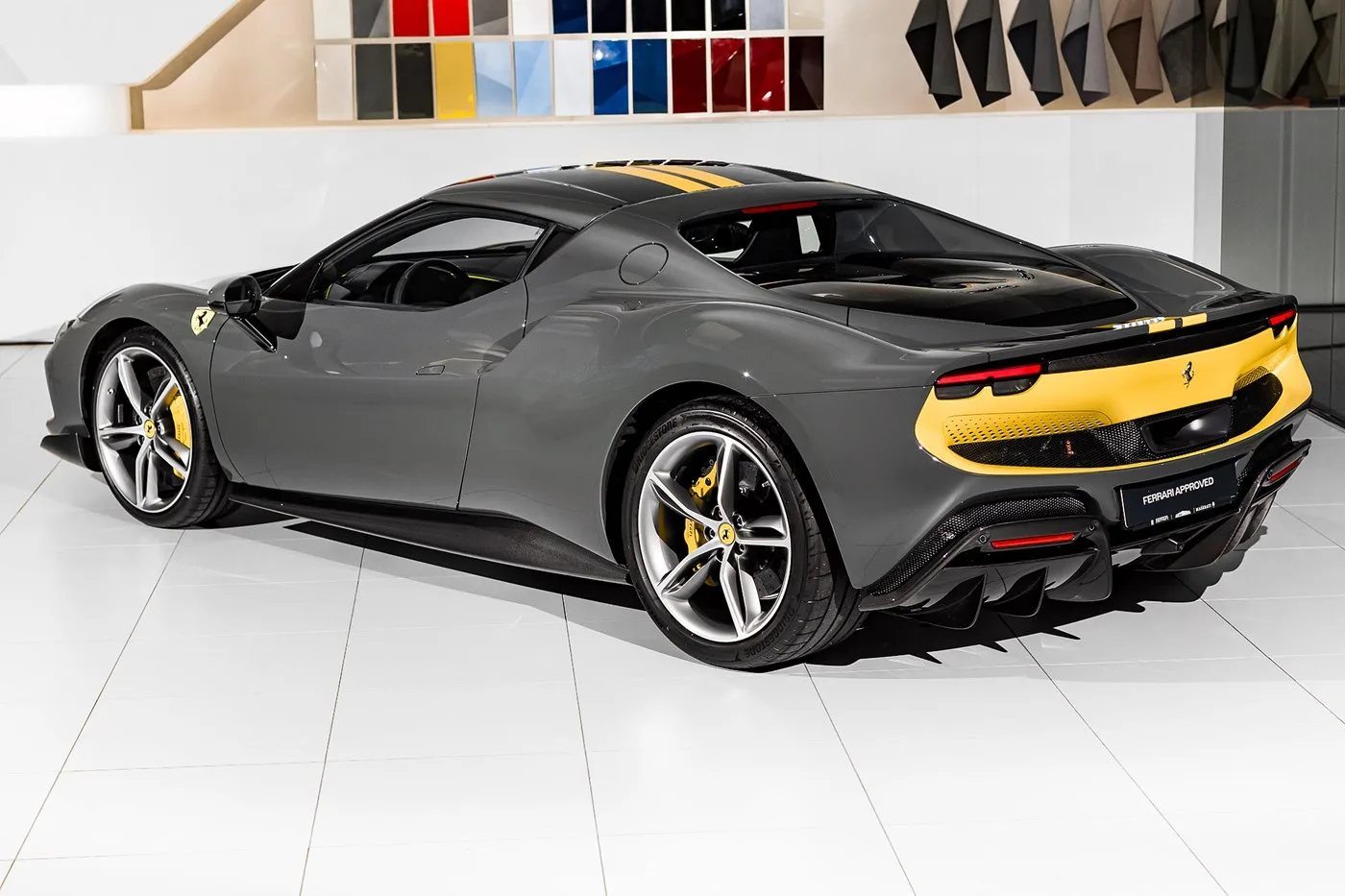 2022 Ferrari 296 GTB Assetto Fiorano proposée par un concessionnaire agréé Ferrari et Maserati à Arlöv, Suède, photo 4 sur 10