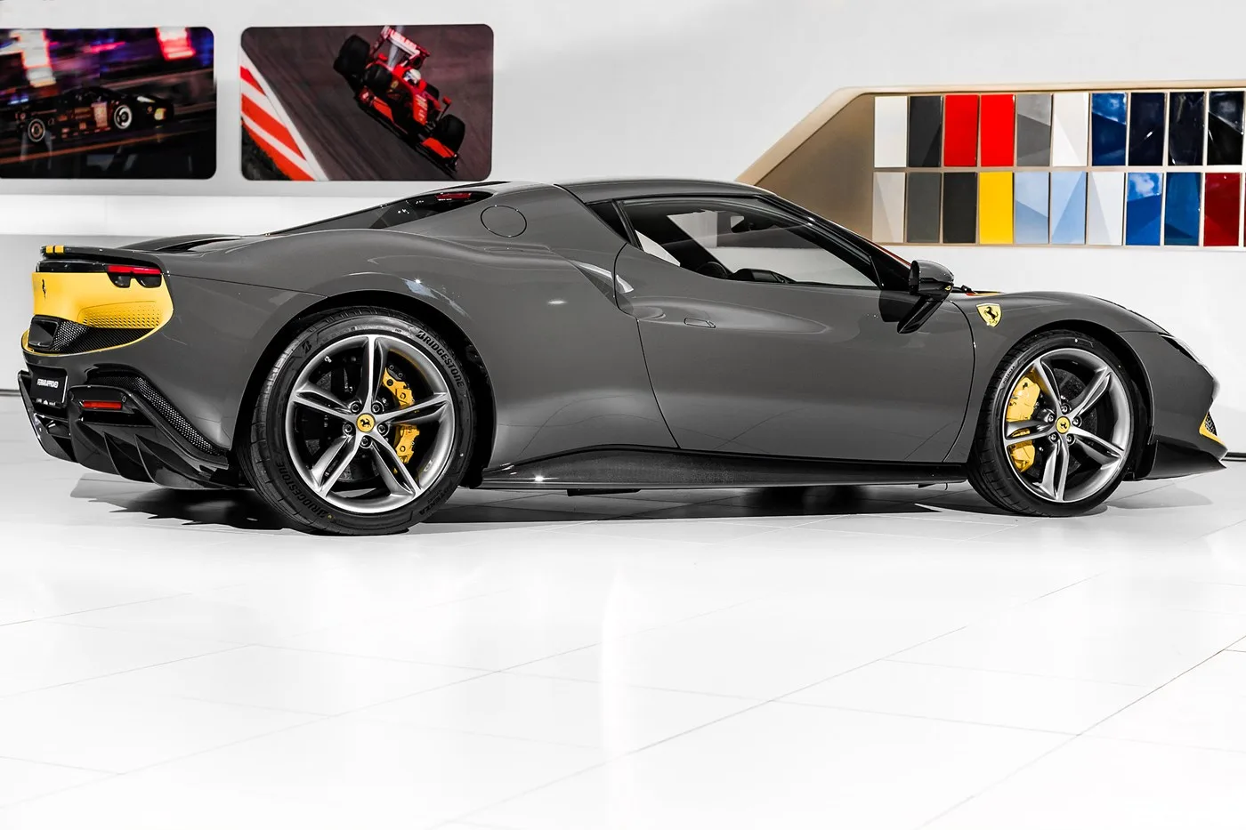 2022 Ferrari 296 GTB Assetto Fiorano proposée par un concessionnaire agréé Ferrari et Maserati à Arlöv, Suède, photo 5 sur 10