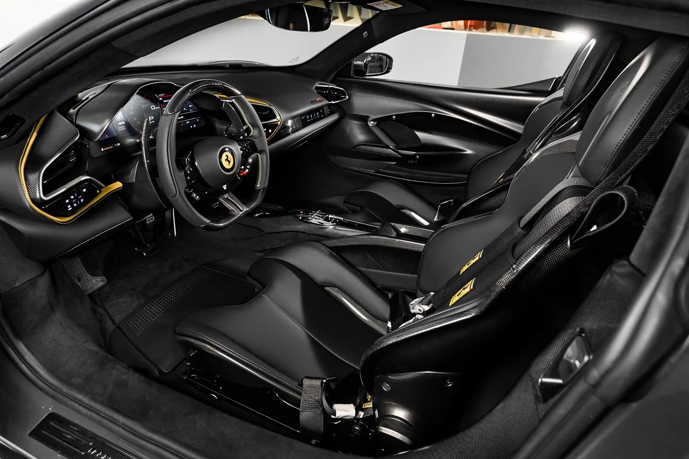 2022 Ferrari 296 GTB Assetto Fiorano proposée par un concessionnaire agréé Ferrari et Maserati à Arlöv, Suède, photo 6 sur 10