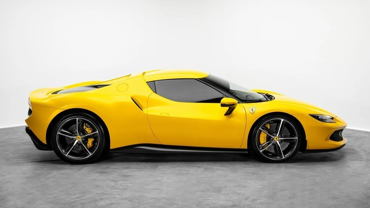 2022 Ferrari 296 GTB angeboten von einem Fachhändler in Dubai, Vereinigte Arabische Emirate, Foto 5 von 23