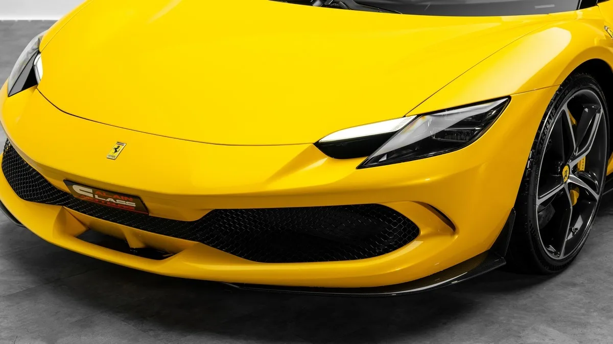 2022 Ferrari 296 GTB angeboten von einem Fachhändler in Dubai, Vereinigte Arabische Emirate, Foto 7 von 23