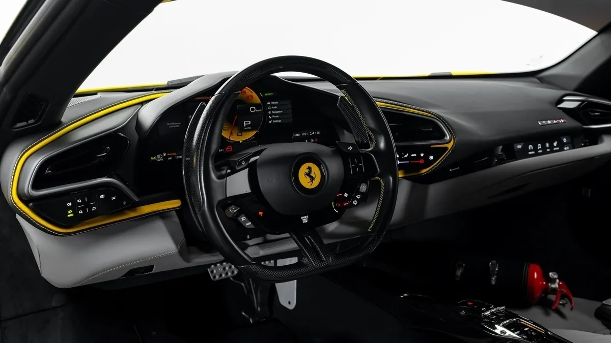 2022 Ferrari 296 GTB angeboten von einem Fachhändler in Dubai, Vereinigte Arabische Emirate, Foto 9 von 23