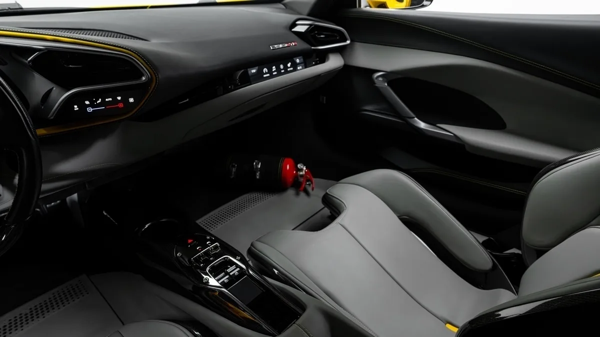 2022 Ferrari 296 GTB angeboten von einem Fachhändler in Dubai, Vereinigte Arabische Emirate, Foto 10 von 23