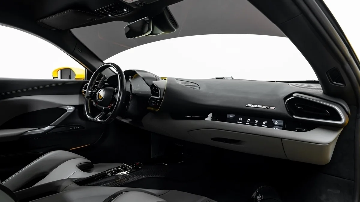 2022 Ferrari 296 GTB angeboten von einem Fachhändler in Dubai, Vereinigte Arabische Emirate, Foto 14 von 23