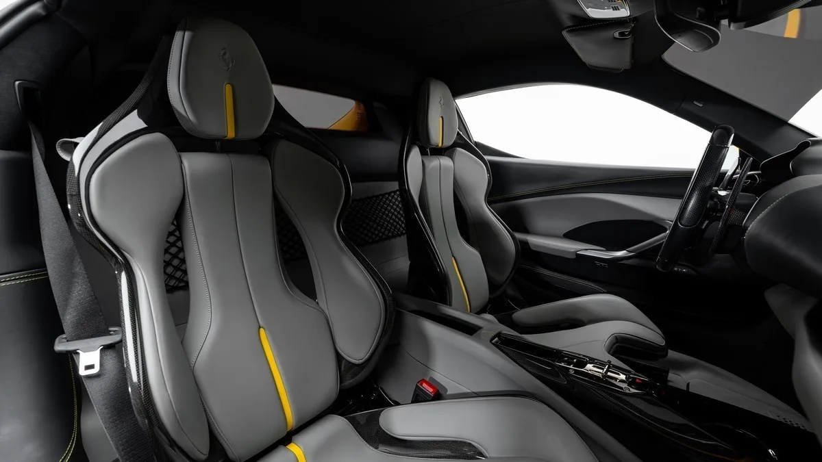 2022 Ferrari 296 GTB angeboten von einem Fachhändler in Dubai, Vereinigte Arabische Emirate, Foto 16 von 23