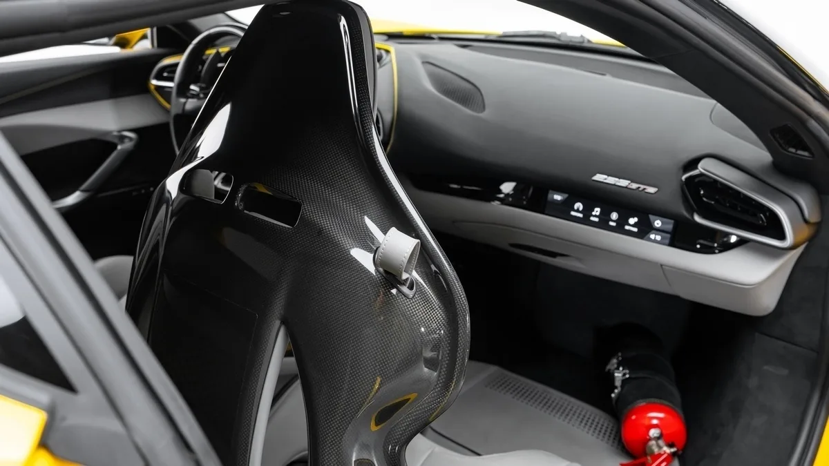 2022 Ferrari 296 GTB angeboten von einem Fachhändler in Dubai, Vereinigte Arabische Emirate, Foto 18 von 23