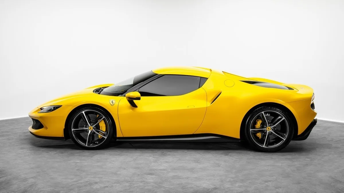 2022 Ferrari 296 GTB angeboten von einem Fachhändler in Dubai, Vereinigte Arabische Emirate, Foto 19 von 23