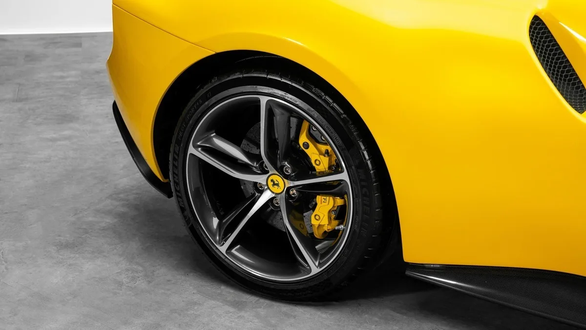 2022 Ferrari 296 GTB angeboten von einem Fachhändler in Dubai, Vereinigte Arabische Emirate, Foto 20 von 23
