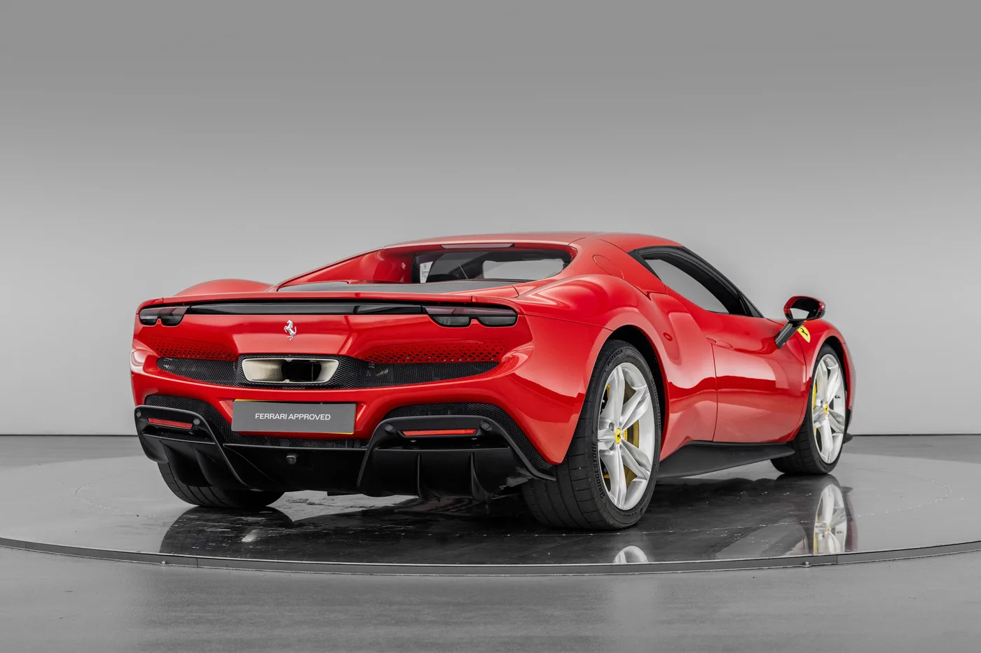 2022 Ferrari 296 GTB proposée par un groupe de concessions agréées à Hatfield, Royaume-Uni, photo 4 sur 25