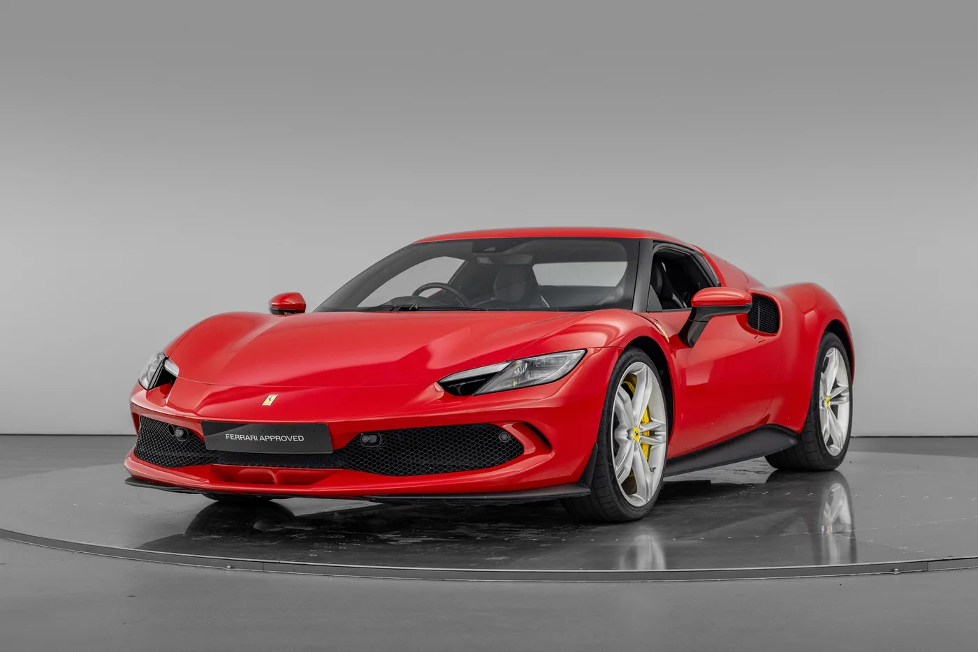 2022 Ferrari 296 GTB proposée par un groupe de concessions agréées à Hatfield, Royaume-Uni, photo 5 sur 25