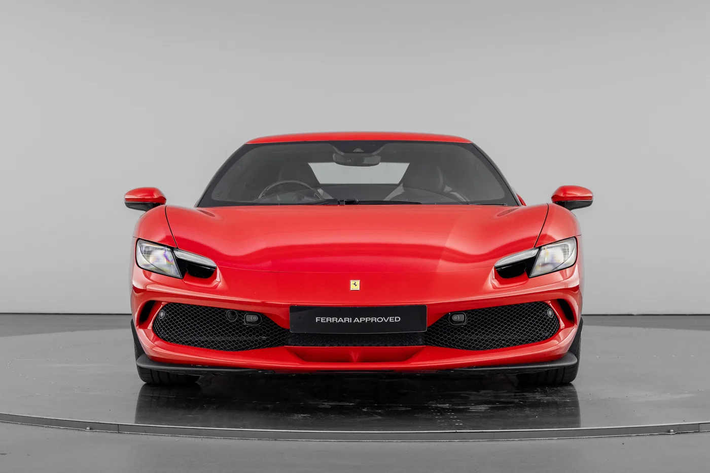2022 Ferrari 296 GTB proposée par un groupe de concessions agréées à Hatfield, Royaume-Uni, photo 6 sur 25