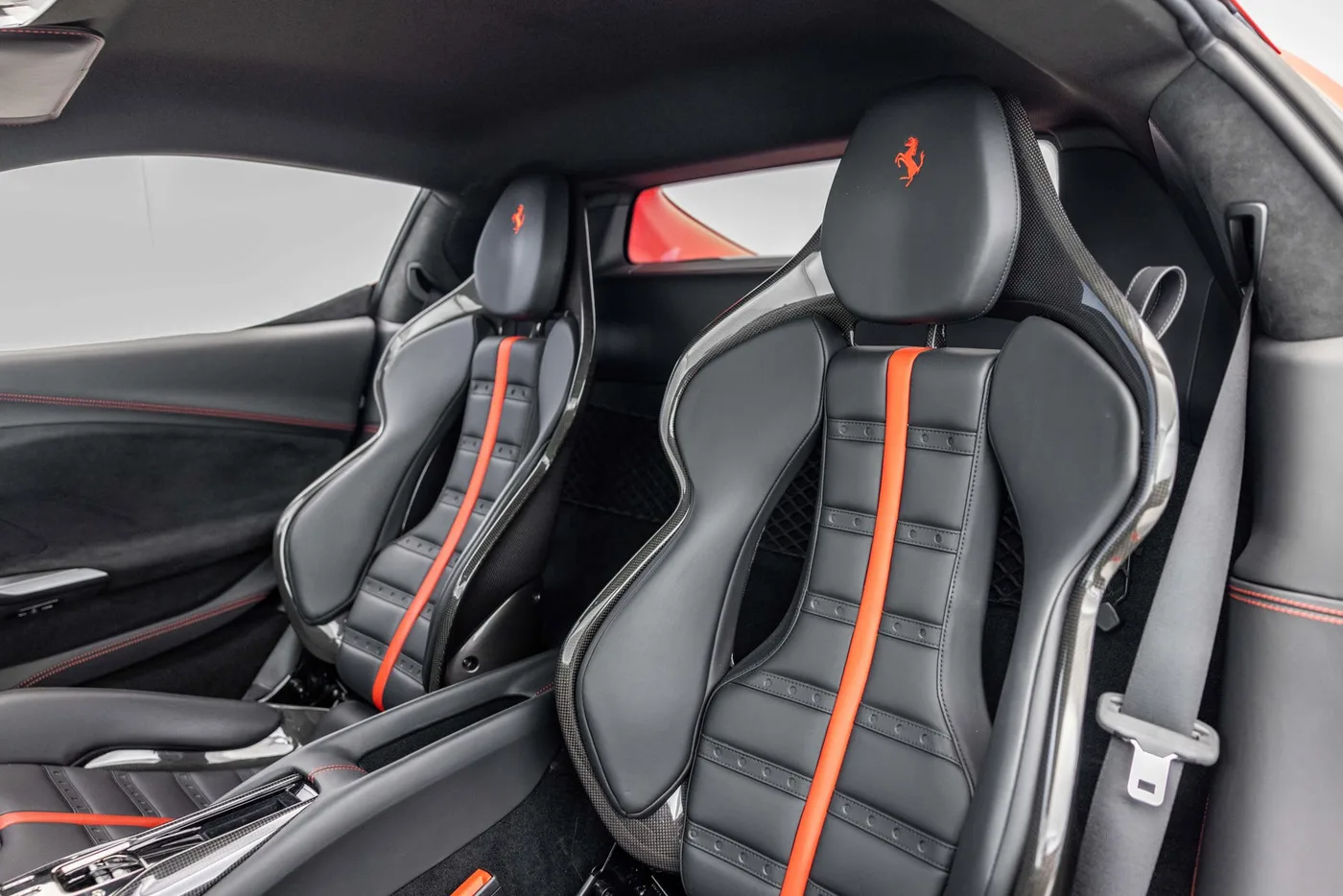 2022 Ferrari 296 GTB proposée par un groupe de concessions agréées à Hatfield, Royaume-Uni, photo 11 sur 25