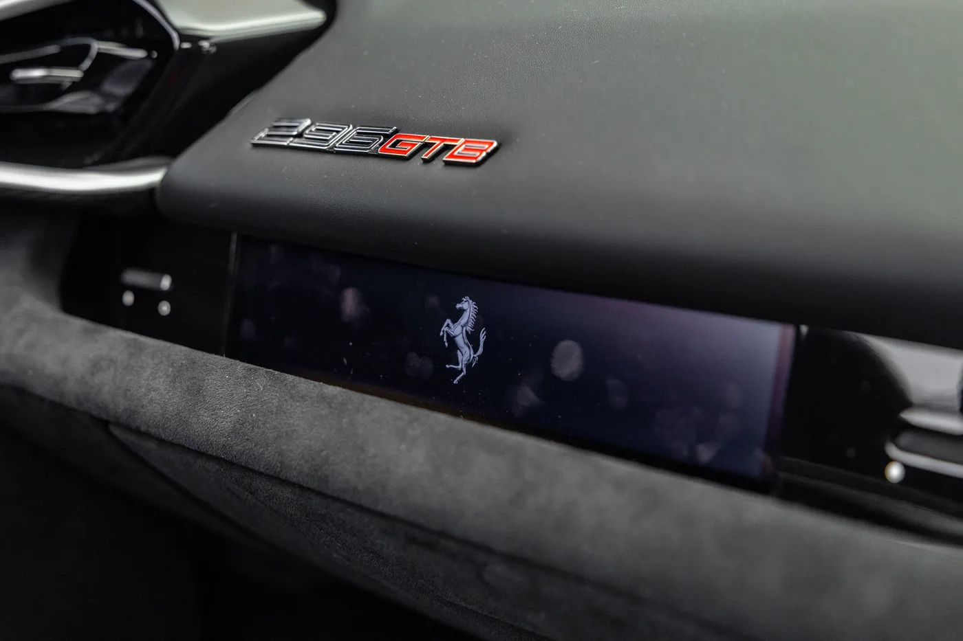 2022 Ferrari 296 GTB proposée par un groupe de concessions agréées à Hatfield, Royaume-Uni, photo 13 sur 25