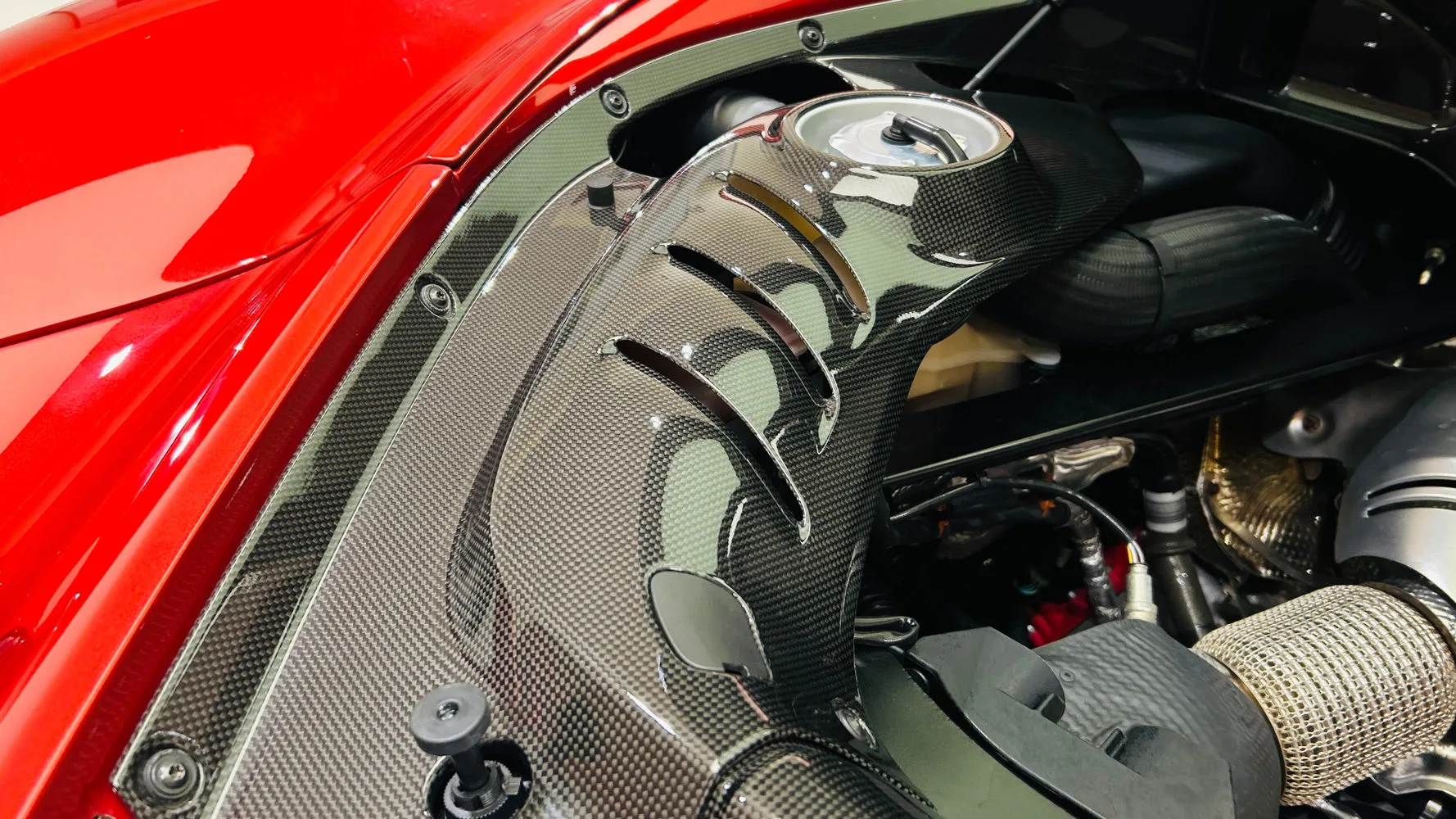 2022 Ferrari 296 GTB, 8/18