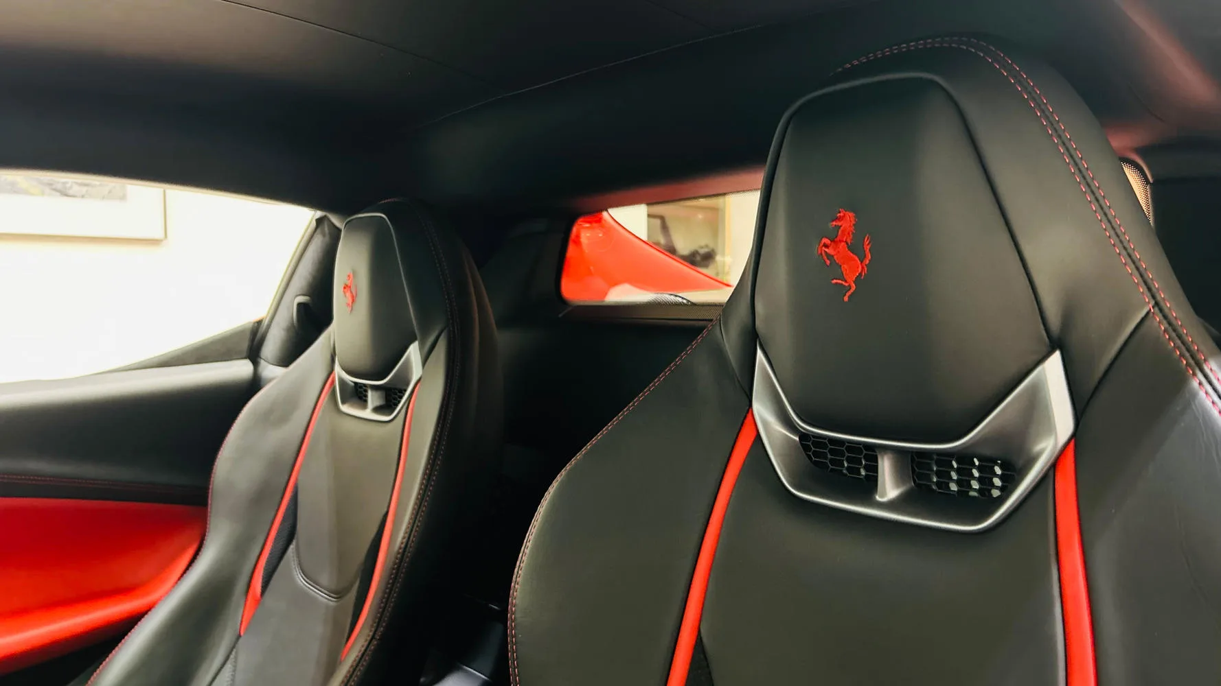 2022 Ferrari 296 GTB, 17/18
