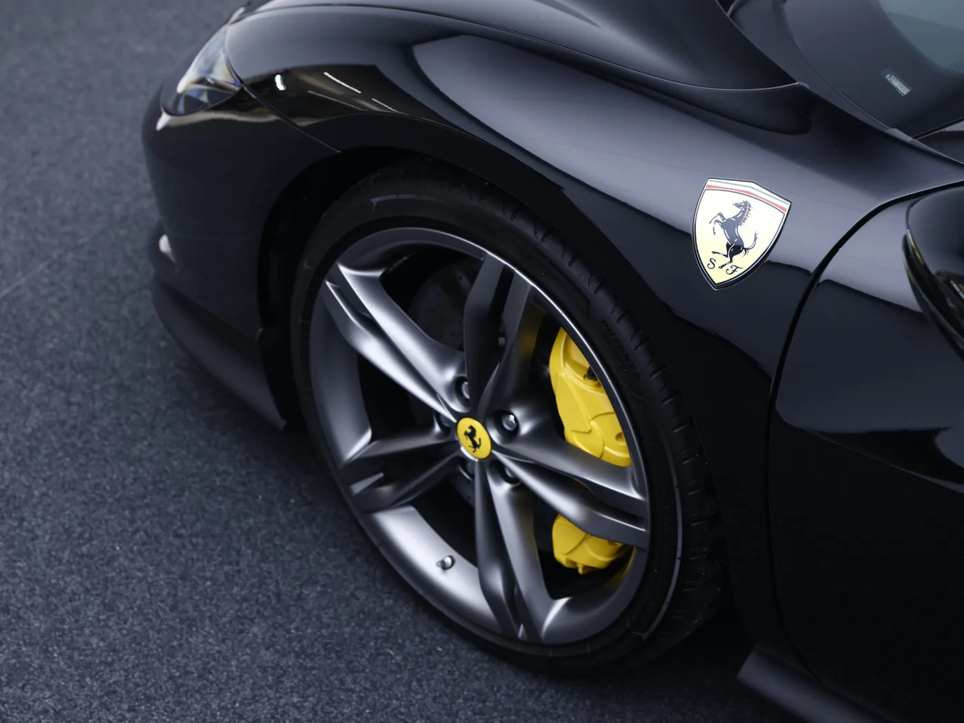 2022 Ferrari 296 GTB offered by a specialist dealer in Frankfurt am Main, Germany, photo 13 of 15