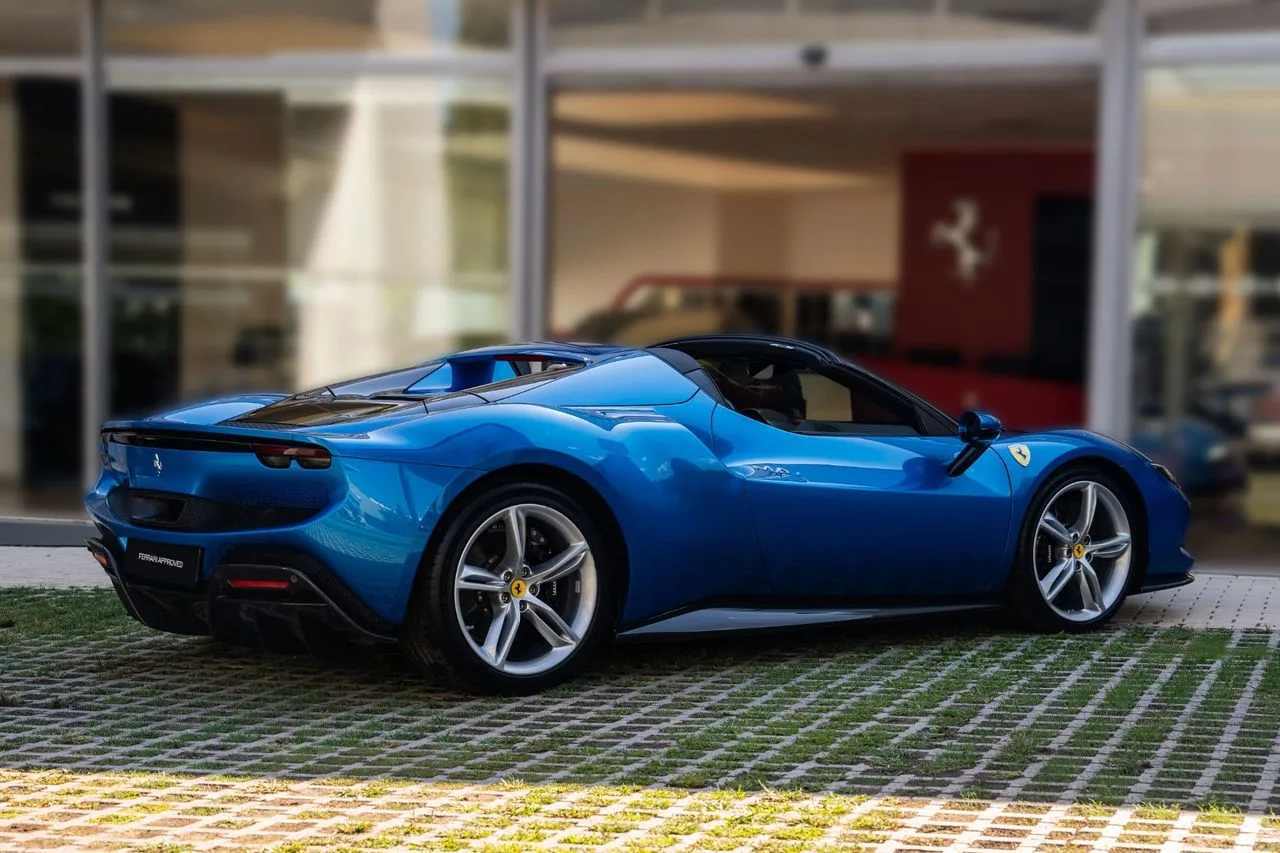 2022 Ferrari 296 GTS, 8/27