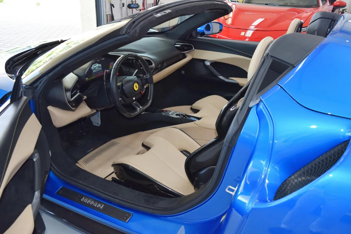 2022 Ferrari 296 GTS angeboten von einem Fachhändler in Pfaffenhofen an der Ilm, Deutschland, Foto 2 von 15