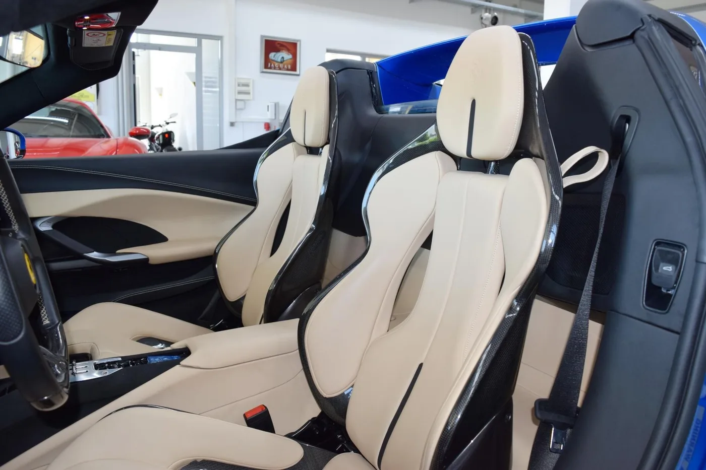 2022 Ferrari 296 GTS angeboten von einem Fachhändler in Pfaffenhofen an der Ilm, Deutschland, Foto 6 von 15