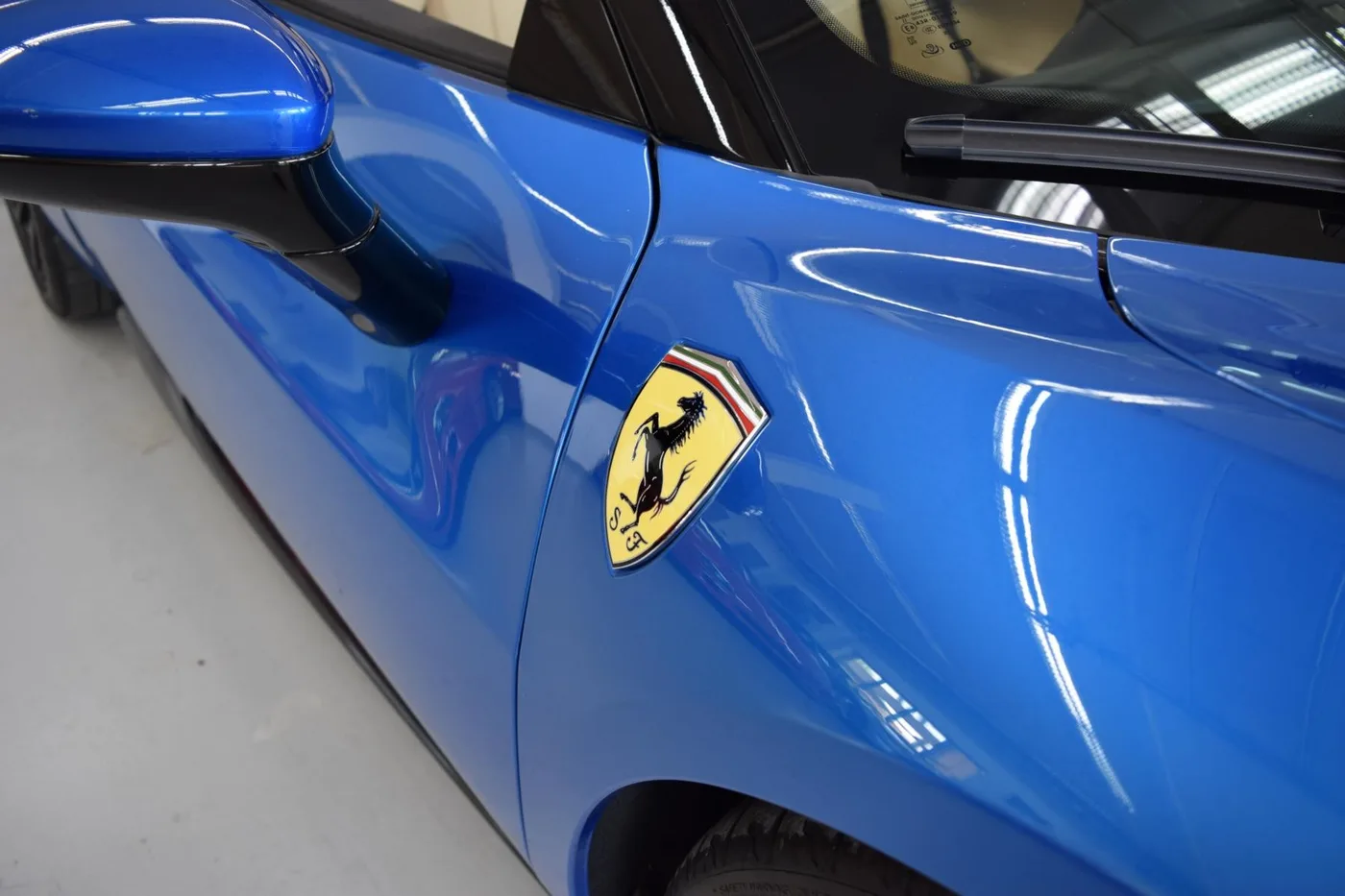 2022 Ferrari 296 GTS angeboten von einem Fachhändler in Pfaffenhofen an der Ilm, Deutschland, Foto 12 von 15
