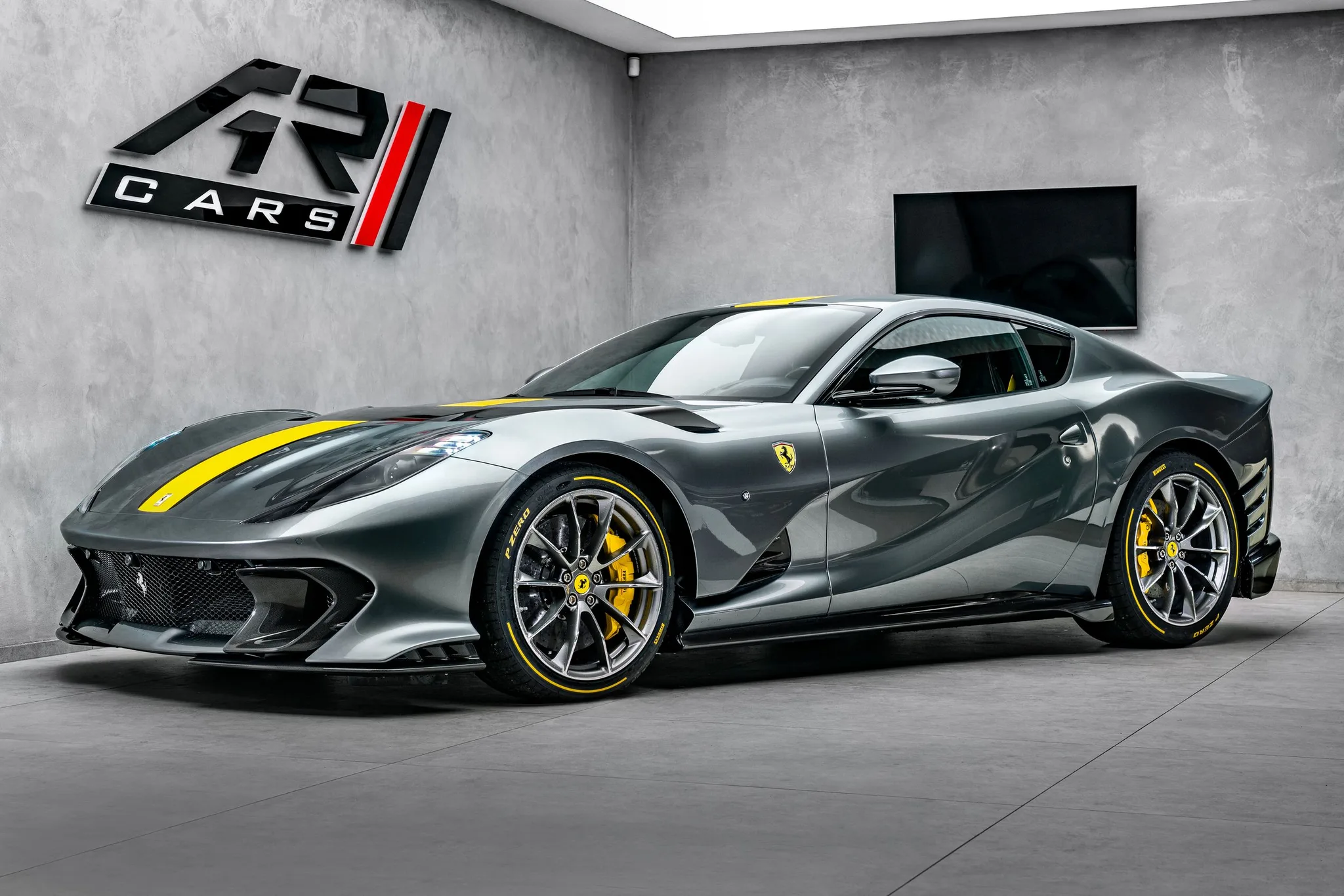 2022 Ferrari 812 Competizione angeboten von einem Fachhändler in Ostrava, Tschechien, Hauptfoto
