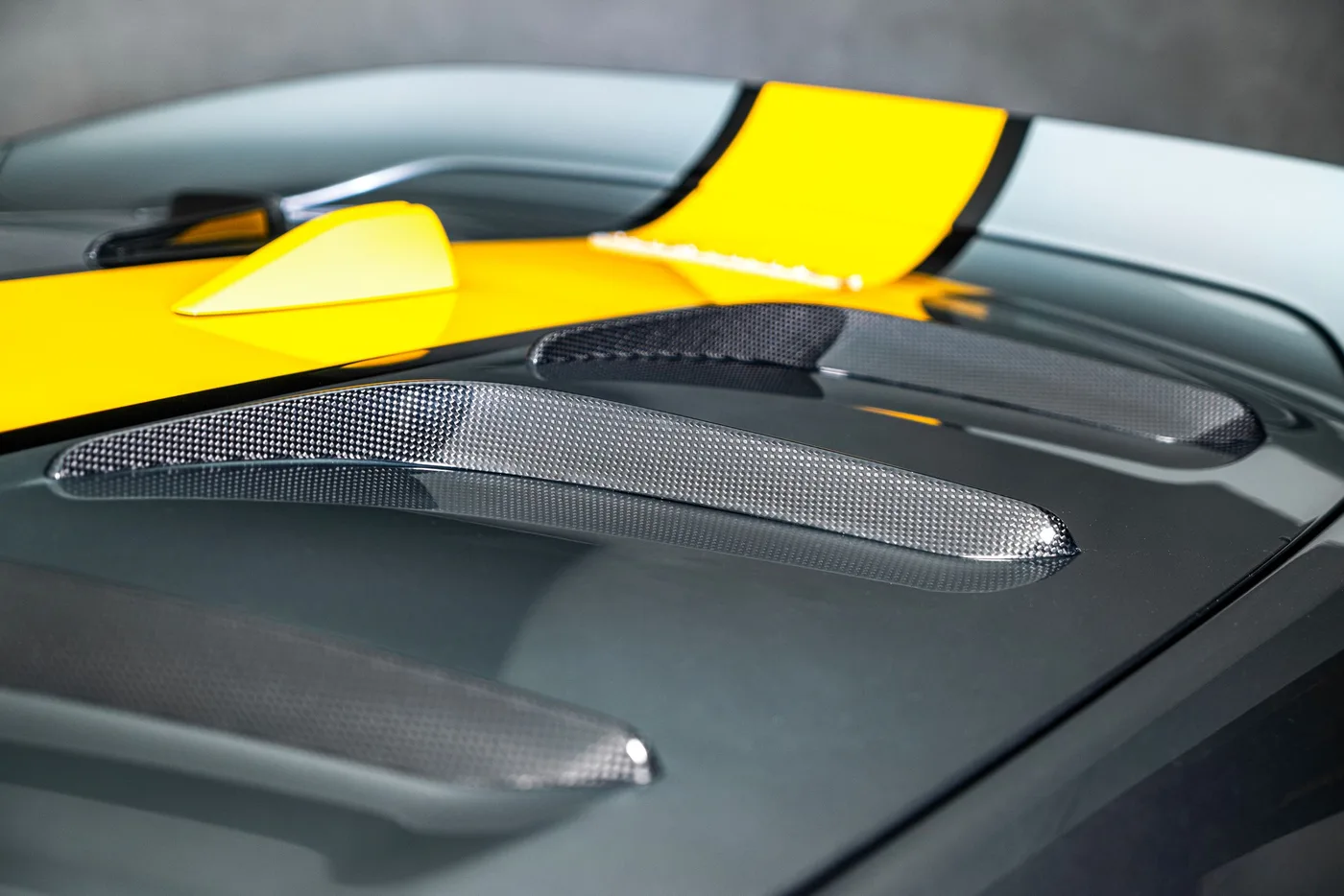2022 Ferrari 812 Competizione offered by a specialist dealer in Ostrava, Czechia, photo 6 of 11
