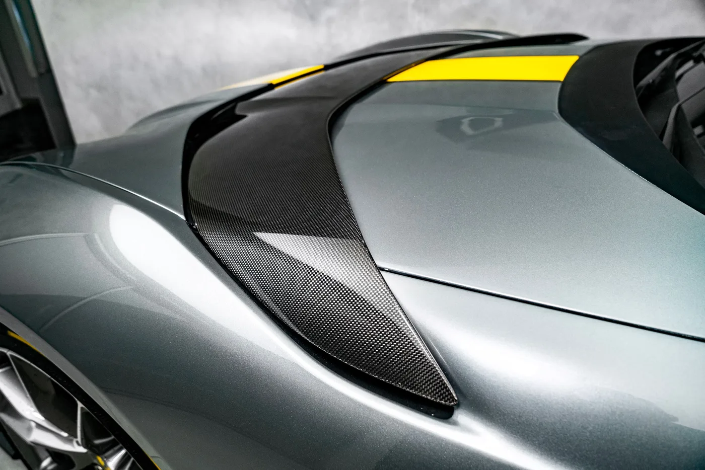 2022 Ferrari 812 Competizione offered by a specialist dealer in Ostrava, Czechia, photo 7 of 11