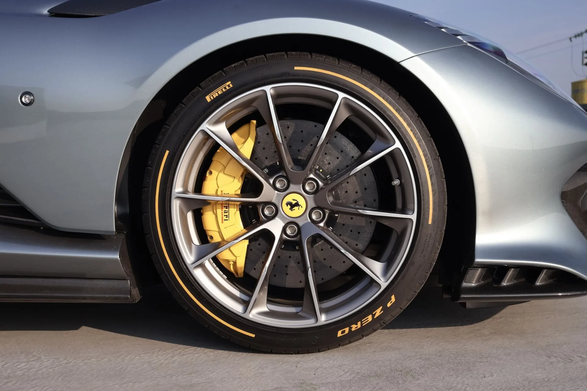 2022 Ferrari 812 Competizione, 7/23