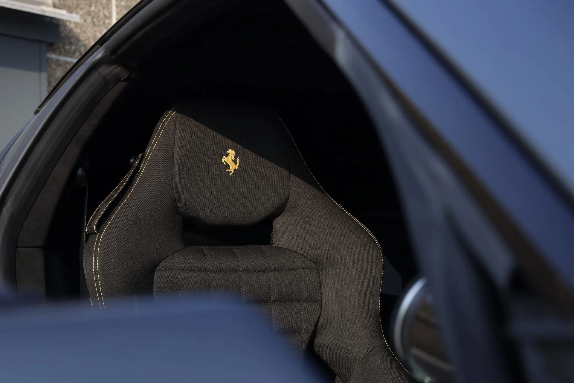 2022 Ferrari 812 Competizione, 15/23