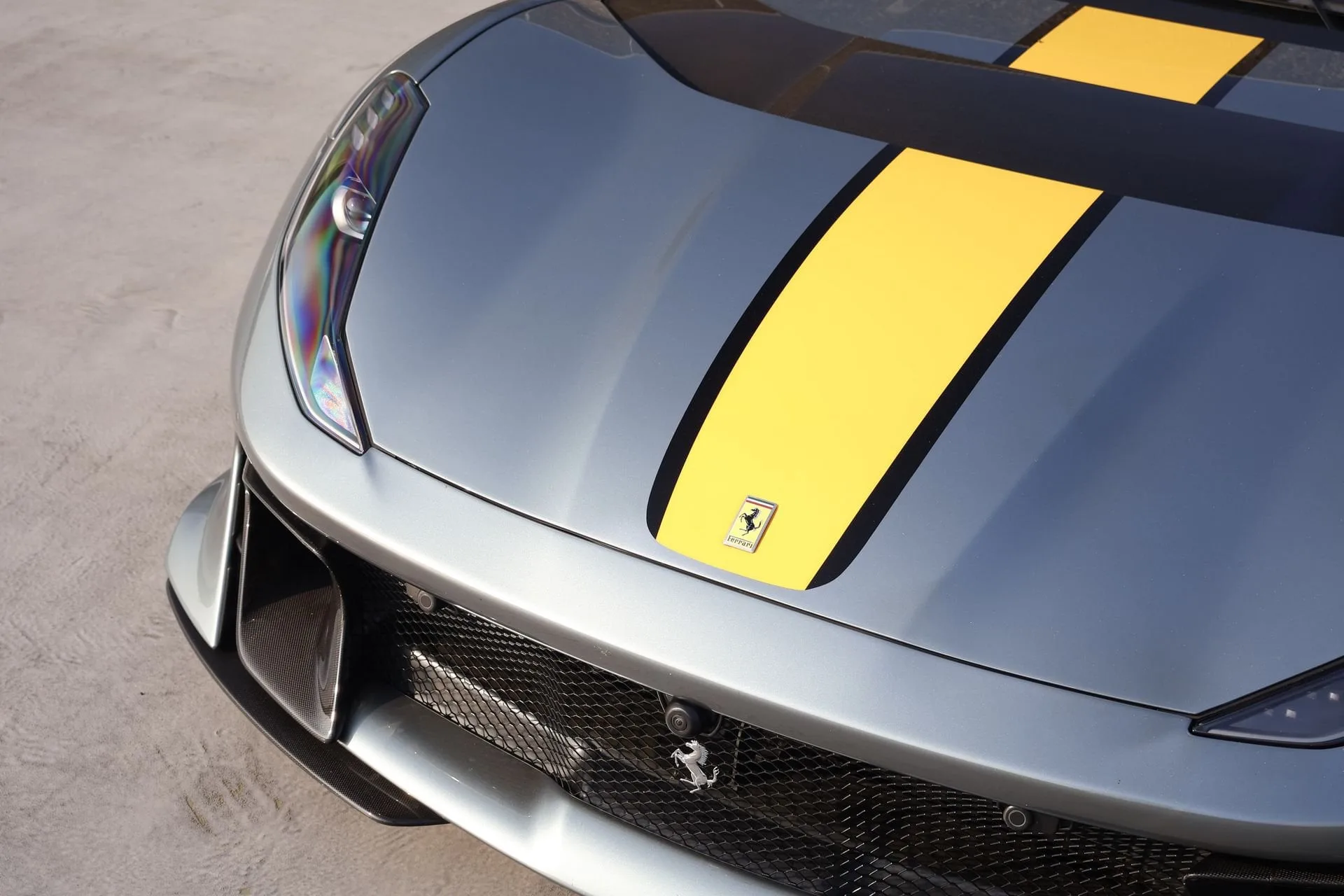 2022 Ferrari 812 Competizione, 20/23