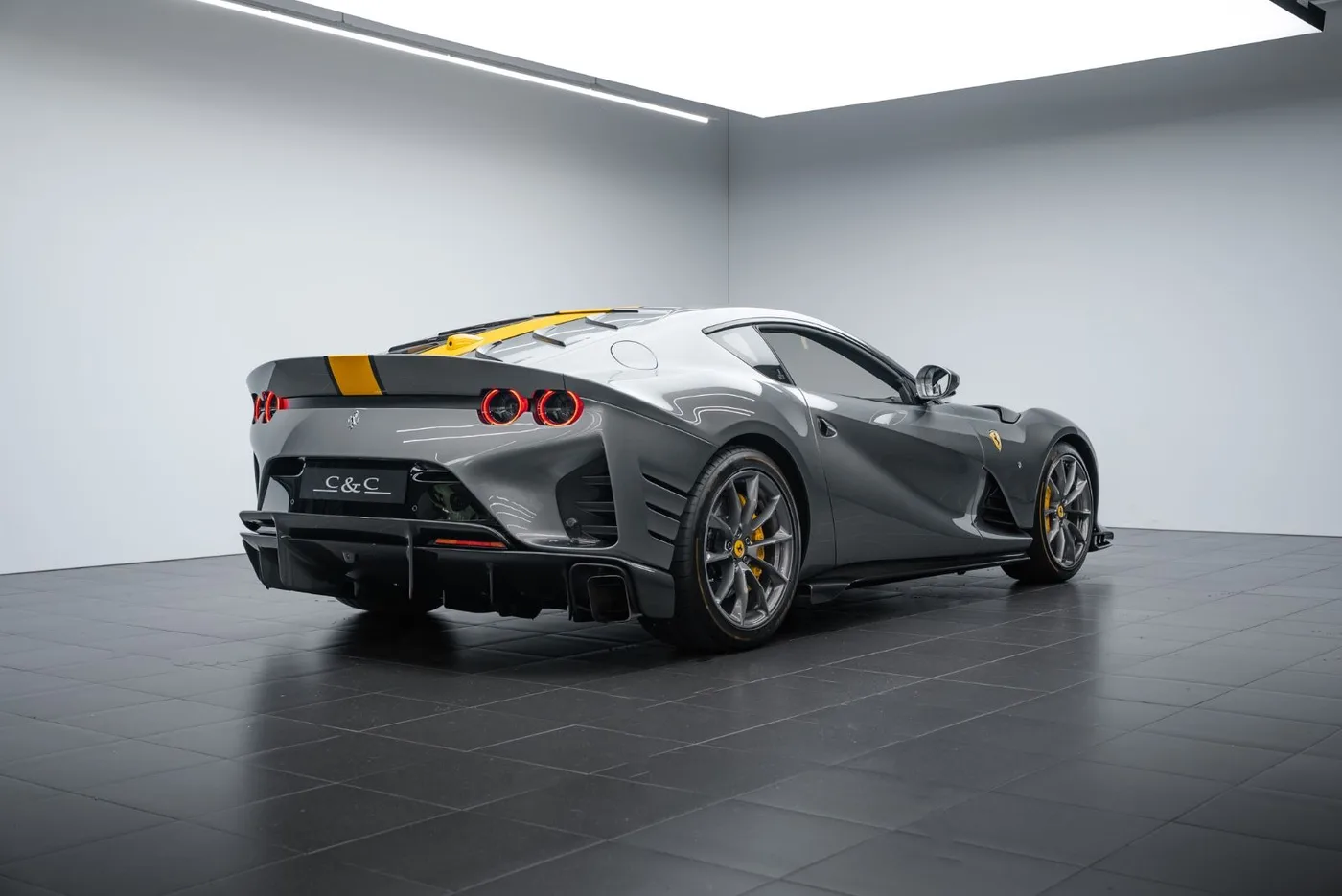 2022 Ferrari 812 Competizione angeboten von einem Fachhändler in Putzbrunn, Deutschland, Foto 3 von 15
