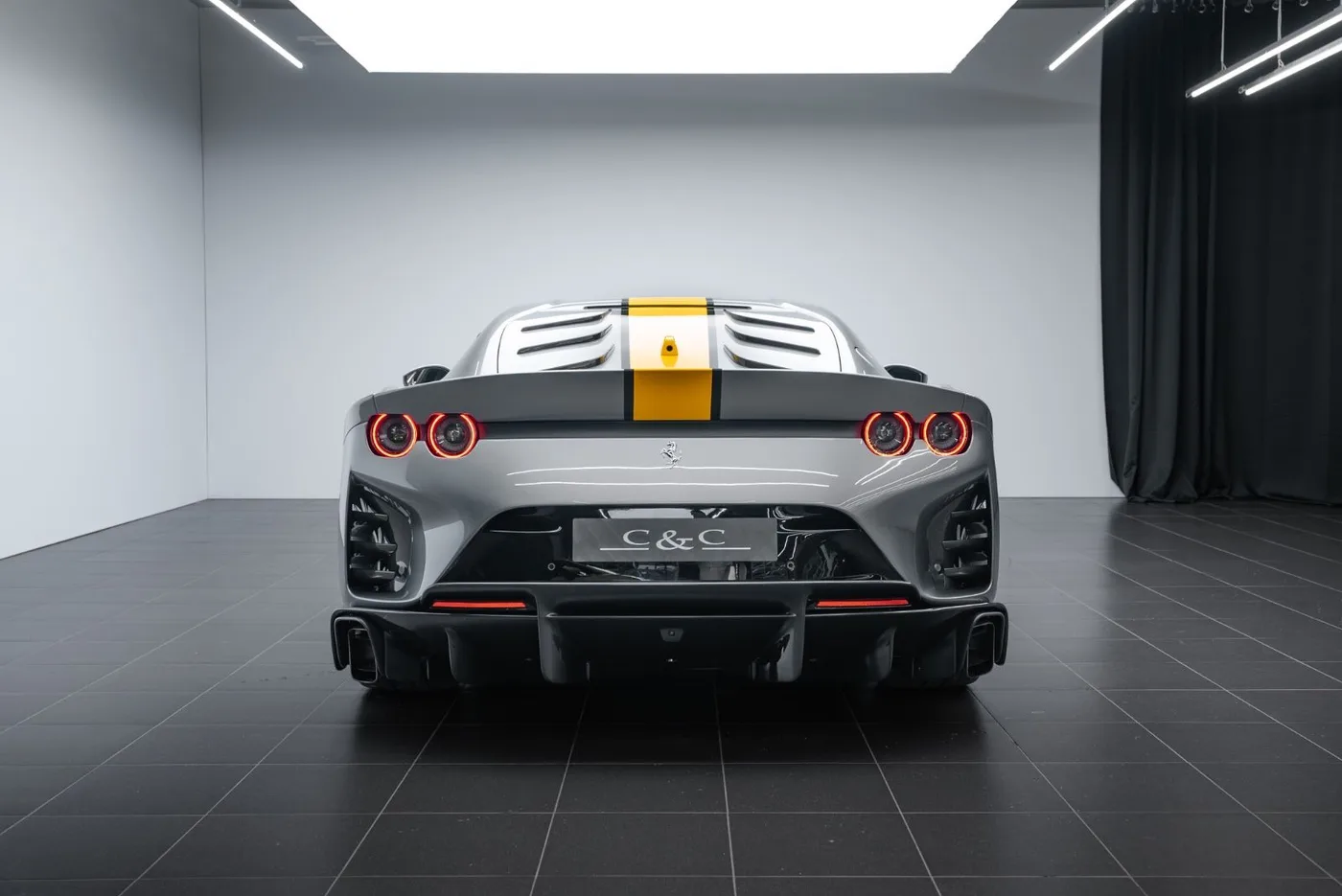 2022 Ferrari 812 Competizione angeboten von einem Fachhändler in Putzbrunn, Deutschland, Foto 4 von 15
