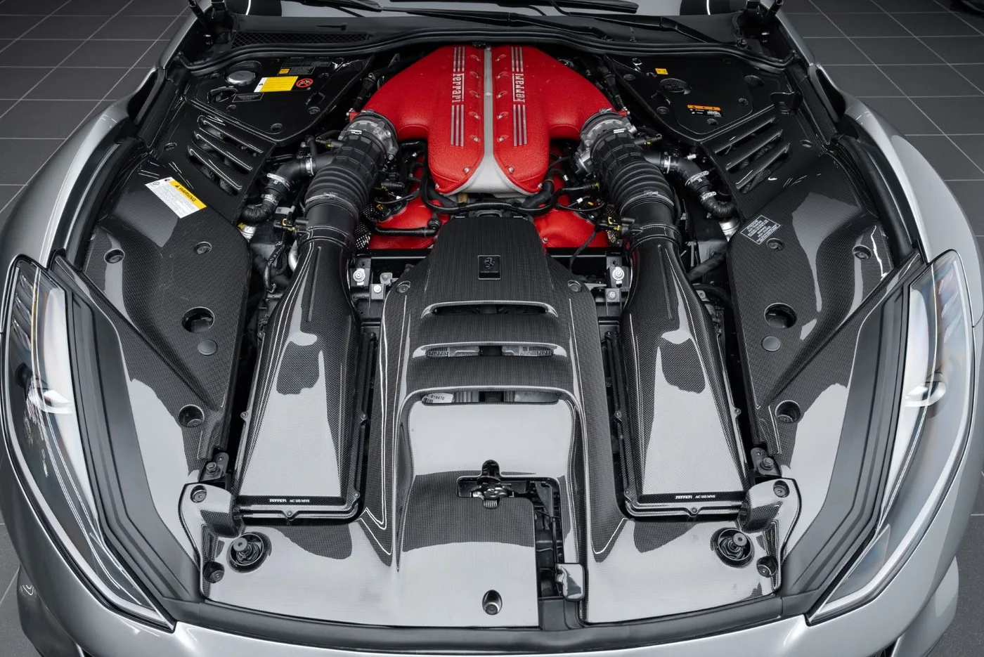 2022 Ferrari 812 Competizione angeboten von einem Fachhändler in Putzbrunn, Deutschland, Foto 6 von 15