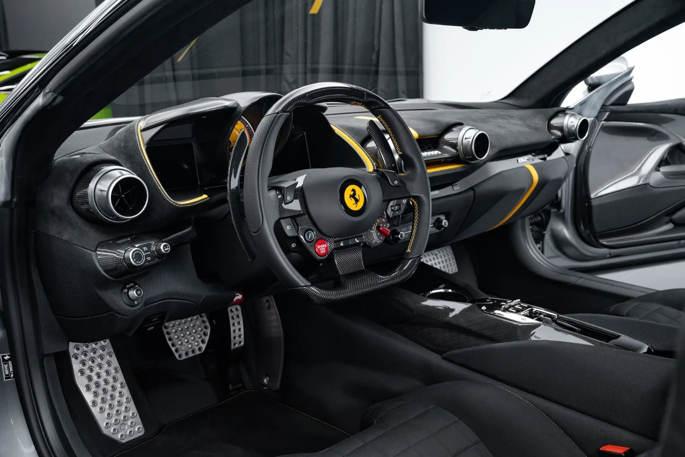 2022 Ferrari 812 Competizione angeboten von einem Fachhändler in Putzbrunn, Deutschland, Foto 14 von 15