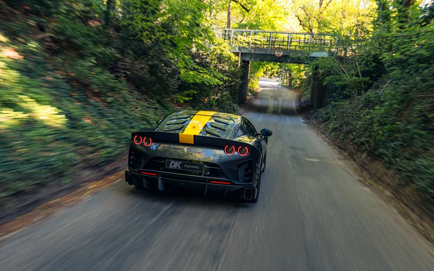 2022 Ferrari 812 Competizione angeboten von einem Fachhändler in Chorleywood, Vereinigtes Königreich, Foto 2 von 15