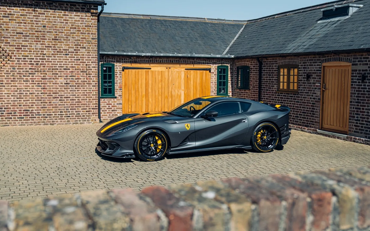 2022 Ferrari 812 Competizione angeboten von einem Fachhändler in Chorleywood, Vereinigtes Königreich, Foto 8 von 15