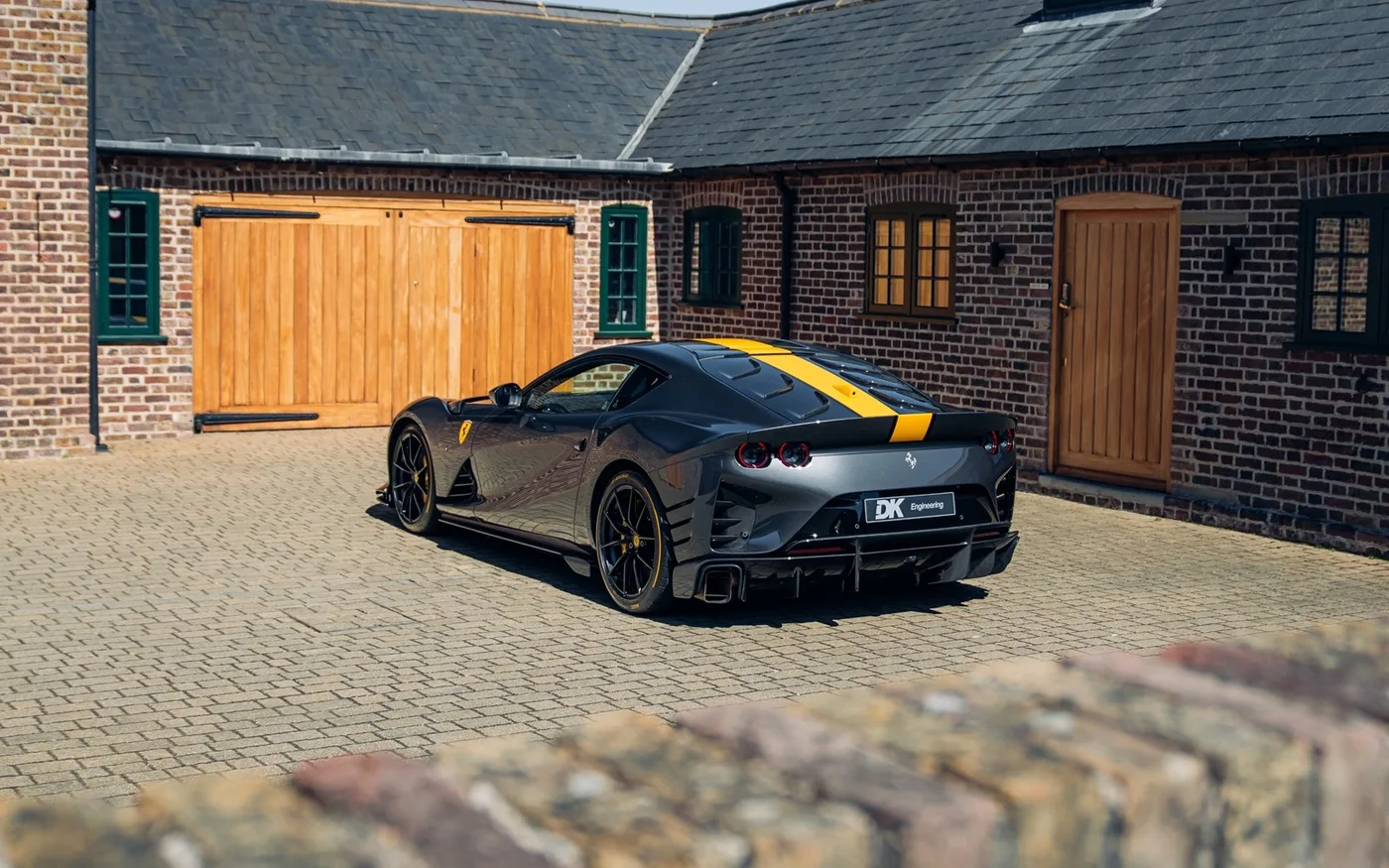 2022 Ferrari 812 Competizione angeboten von einem Fachhändler in Chorleywood, Vereinigtes Königreich, Foto 9 von 15